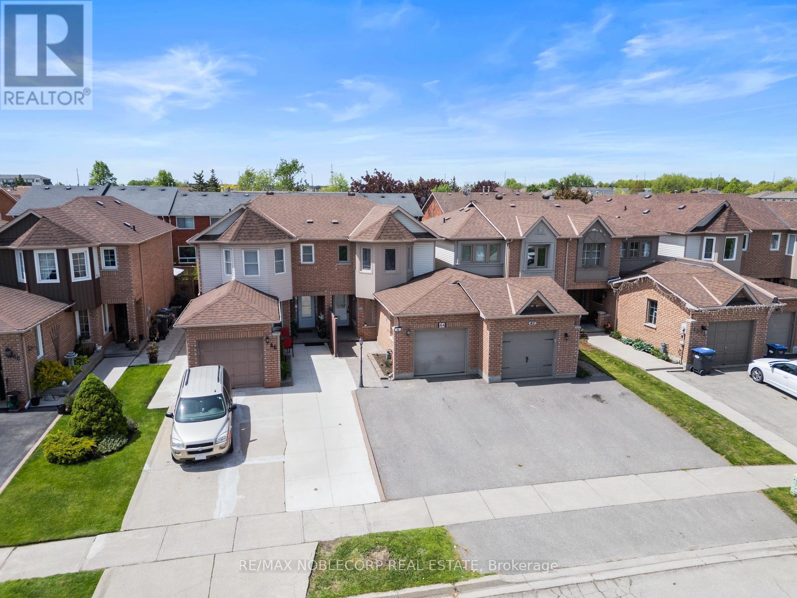 44 Hanton Crescent, Caledon, Ontario  L7E 1W1 - Photo 4 - W12184316