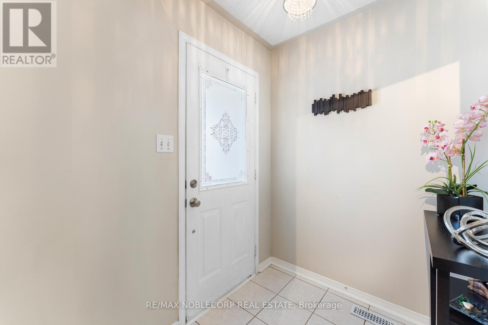 44 Hanton Crescent, Caledon, Ontario  L7E 1W1 - Photo 9 - W12184316
