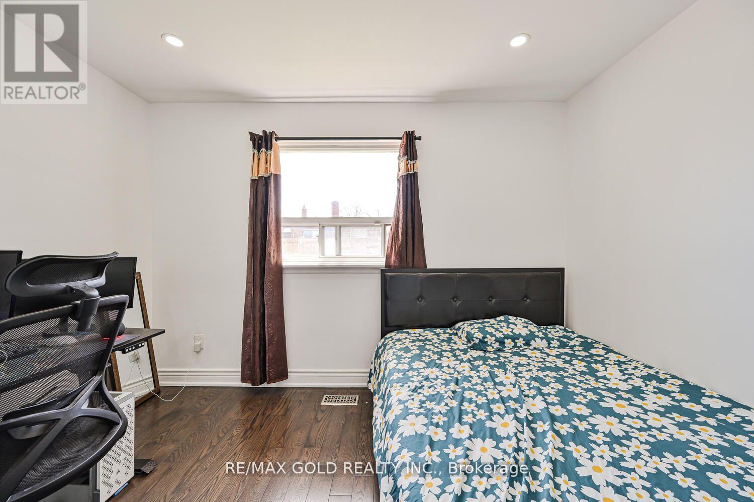7558 Rockhill Road, Mississauga, Ontario  L4T 2Z7 - Photo 14 - W12184323