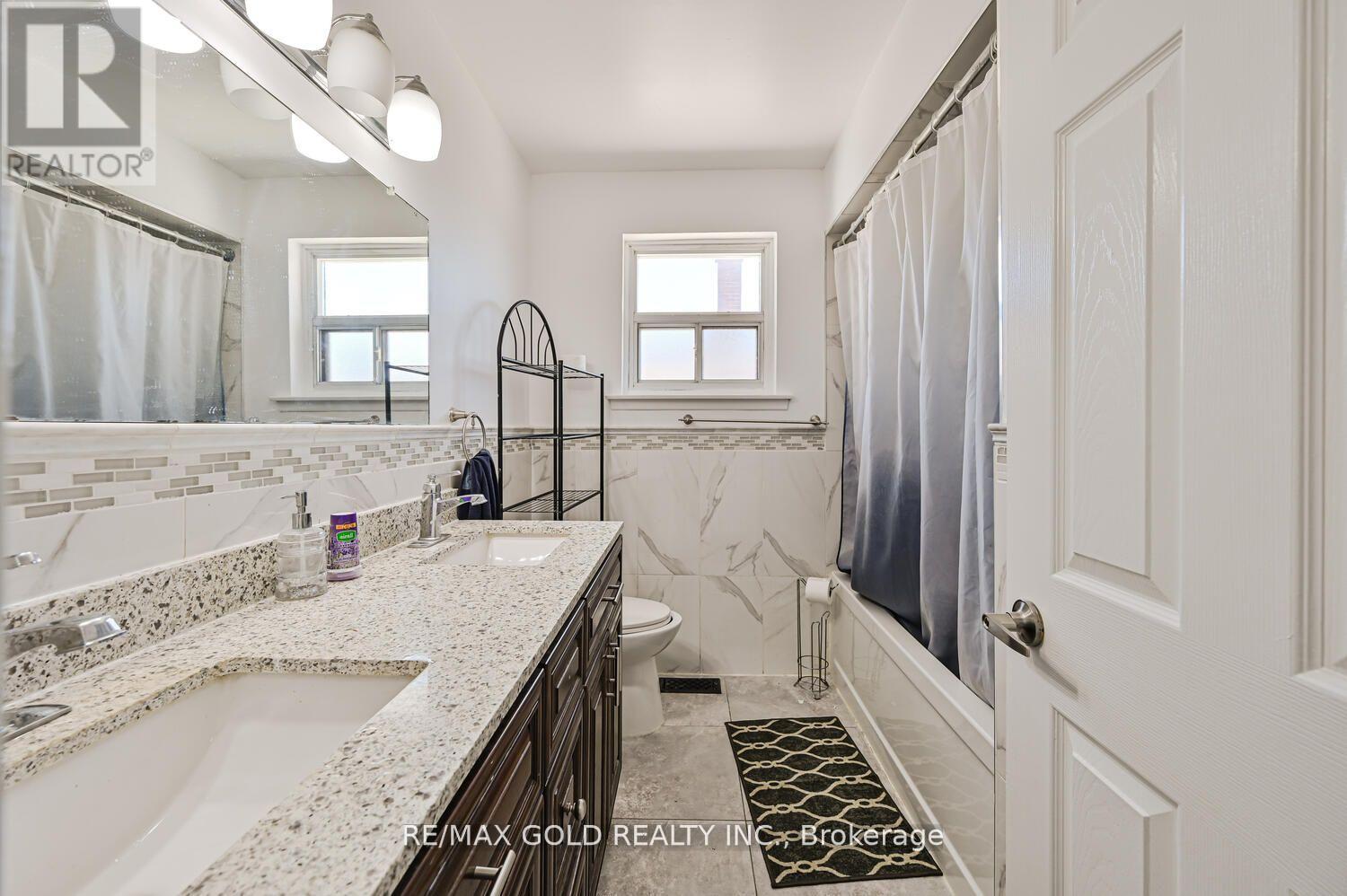 7558 Rockhill Road, Mississauga, Ontario  L4T 2Z7 - Photo 15 - W12184323