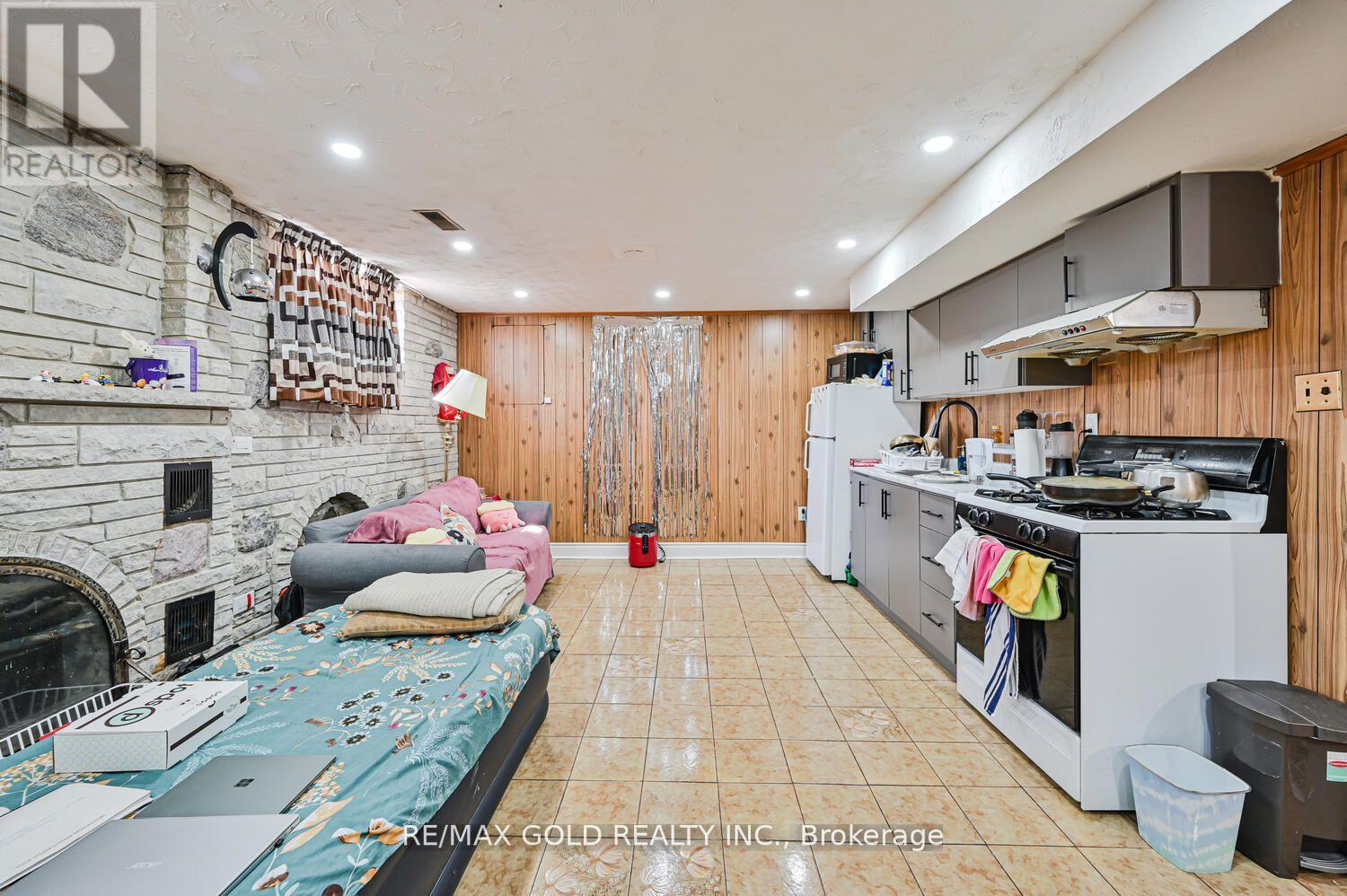 7558 Rockhill Road, Mississauga, Ontario  L4T 2Z7 - Photo 19 - W12184323