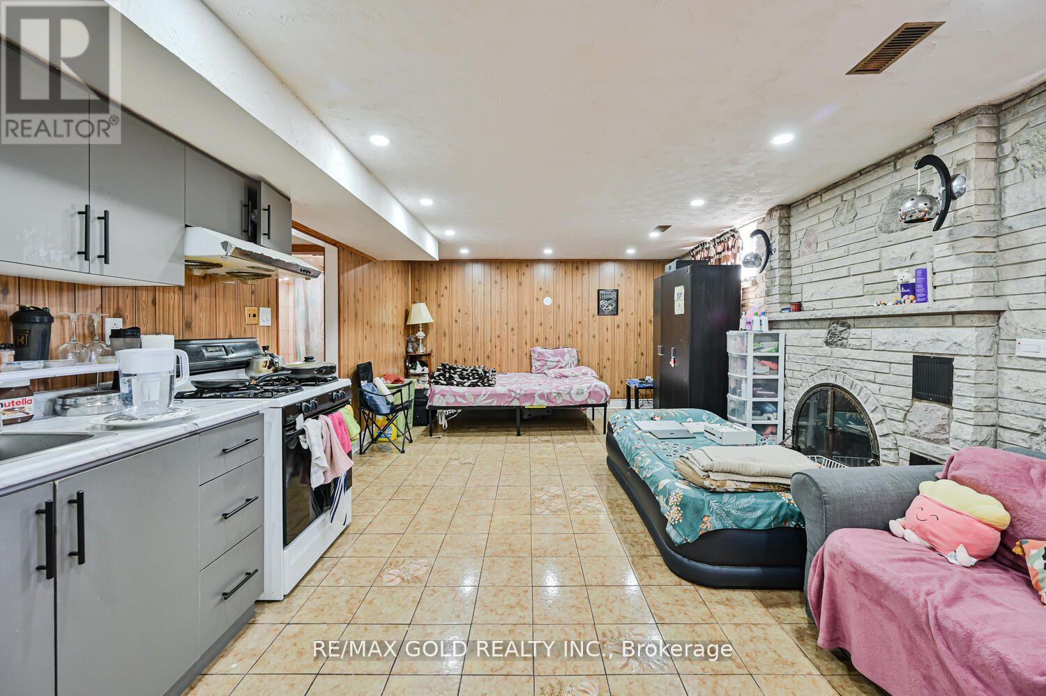 7558 Rockhill Road, Mississauga, Ontario  L4T 2Z7 - Photo 20 - W12184323