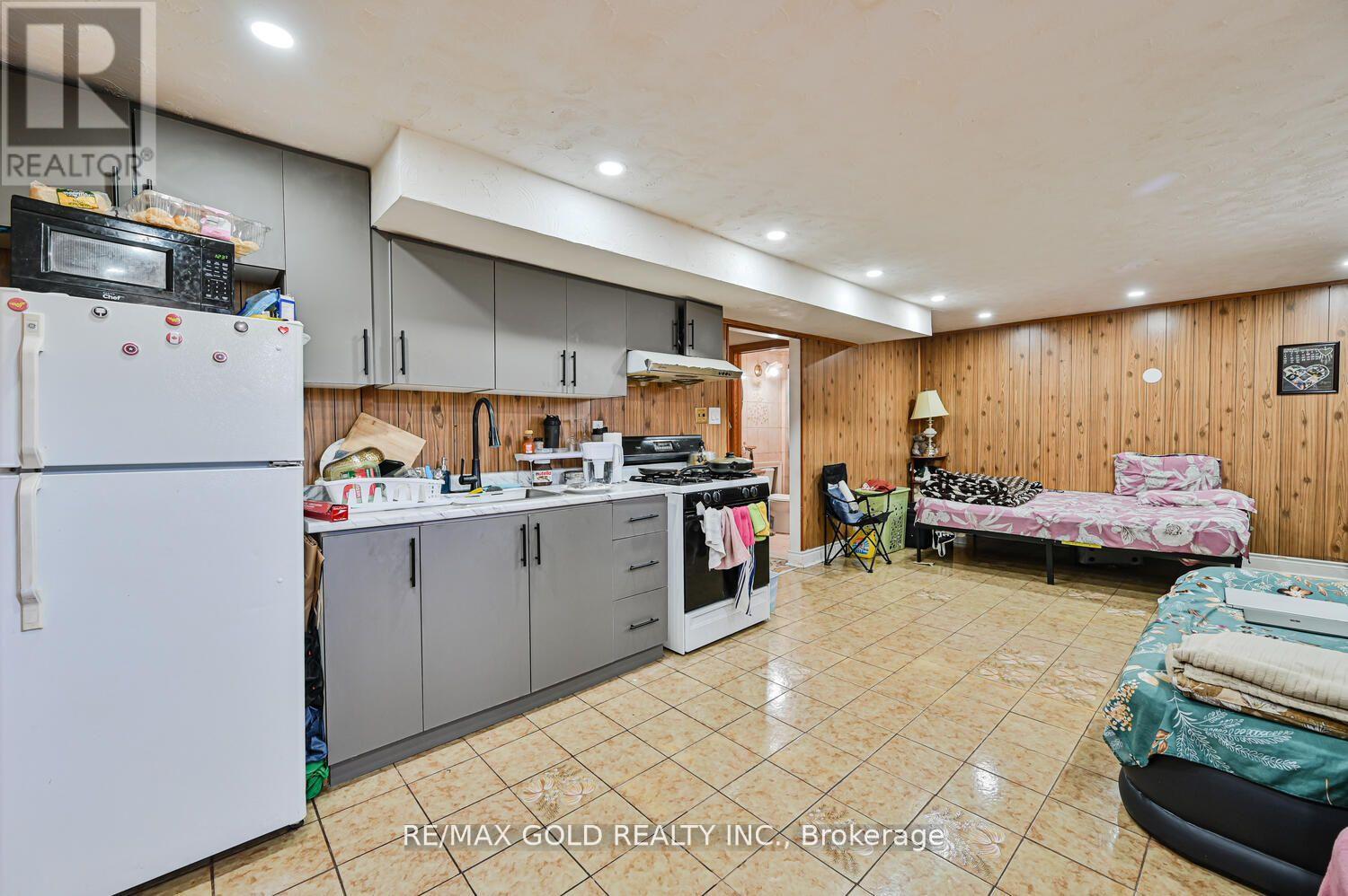7558 Rockhill Road, Mississauga, Ontario  L4T 2Z7 - Photo 21 - W12184323
