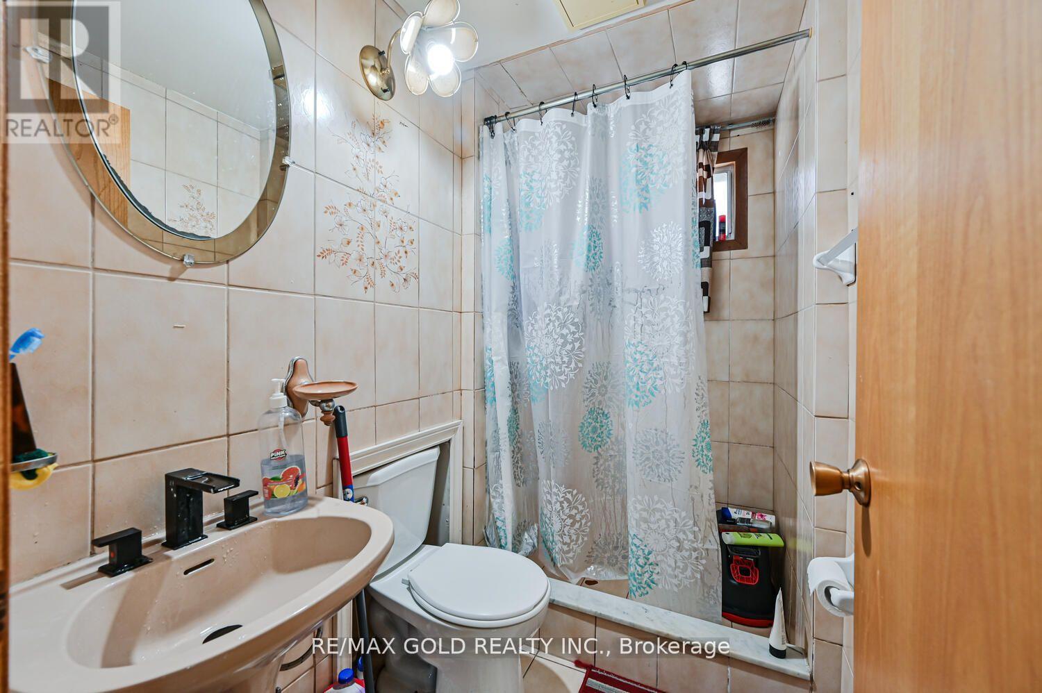 7558 Rockhill Road, Mississauga, Ontario  L4T 2Z7 - Photo 23 - W12184323