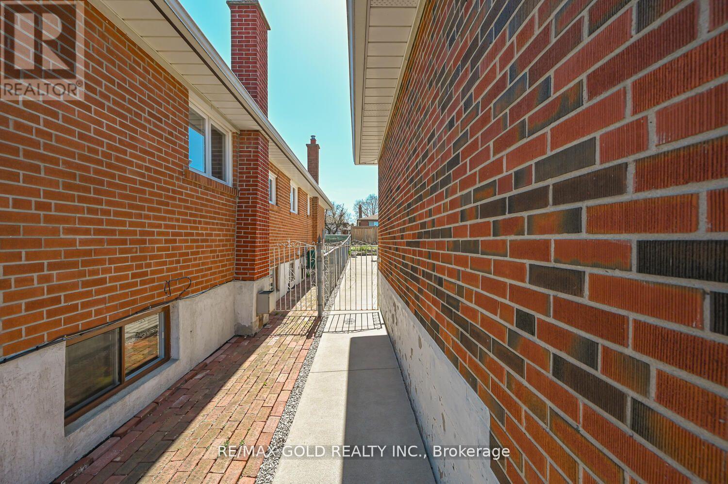 7558 Rockhill Road, Mississauga, Ontario  L4T 2Z7 - Photo 25 - W12184323