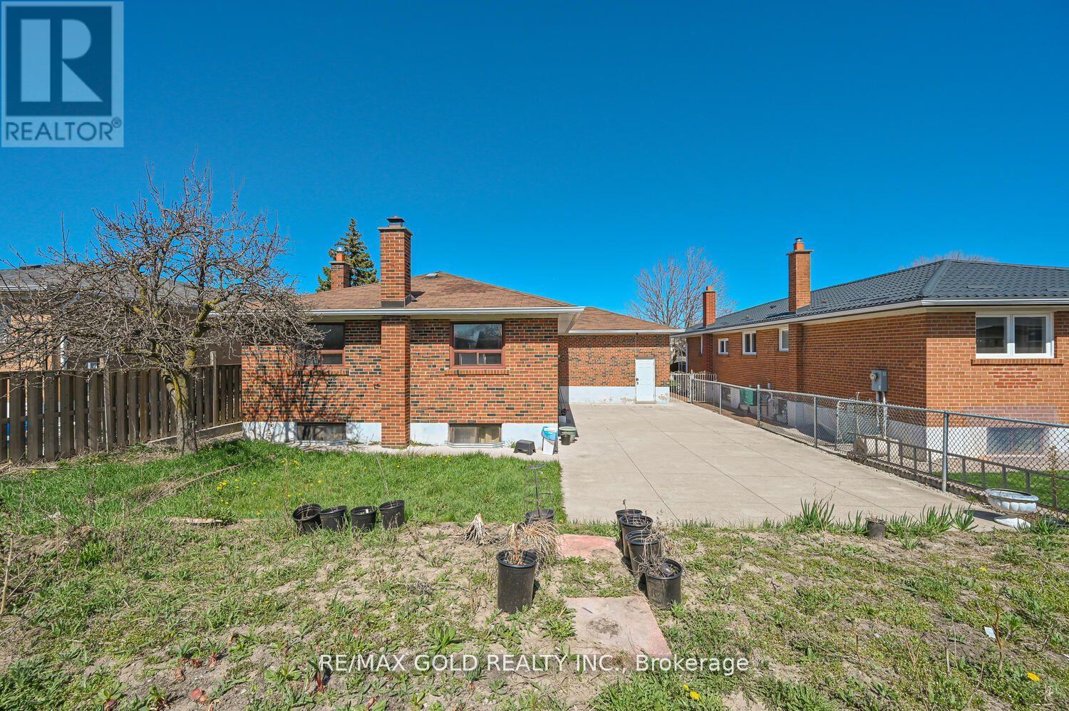7558 Rockhill Road, Mississauga, Ontario  L4T 2Z7 - Photo 26 - W12184323