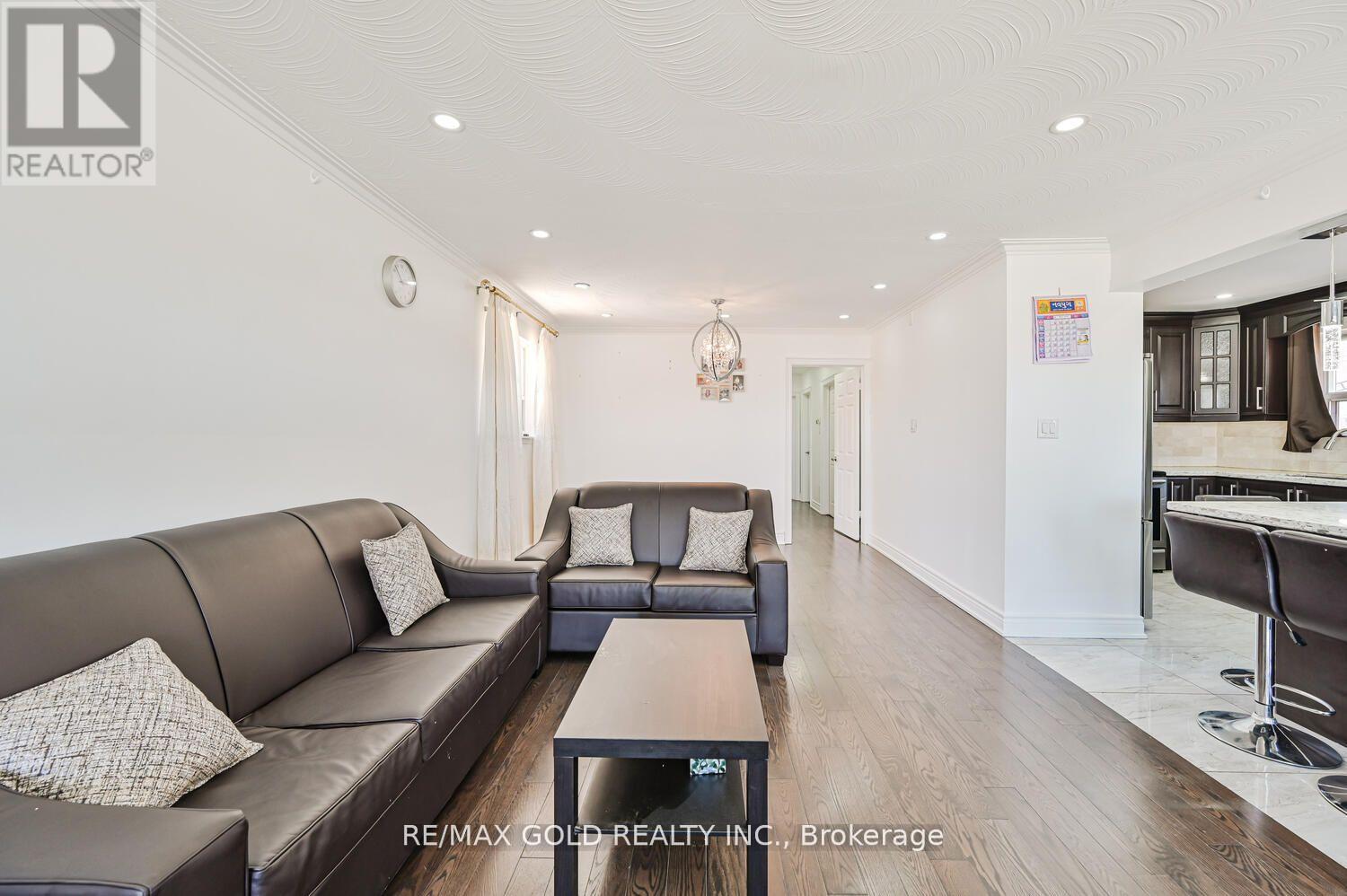 7558 Rockhill Road, Mississauga, Ontario  L4T 2Z7 - Photo 7 - W12184323