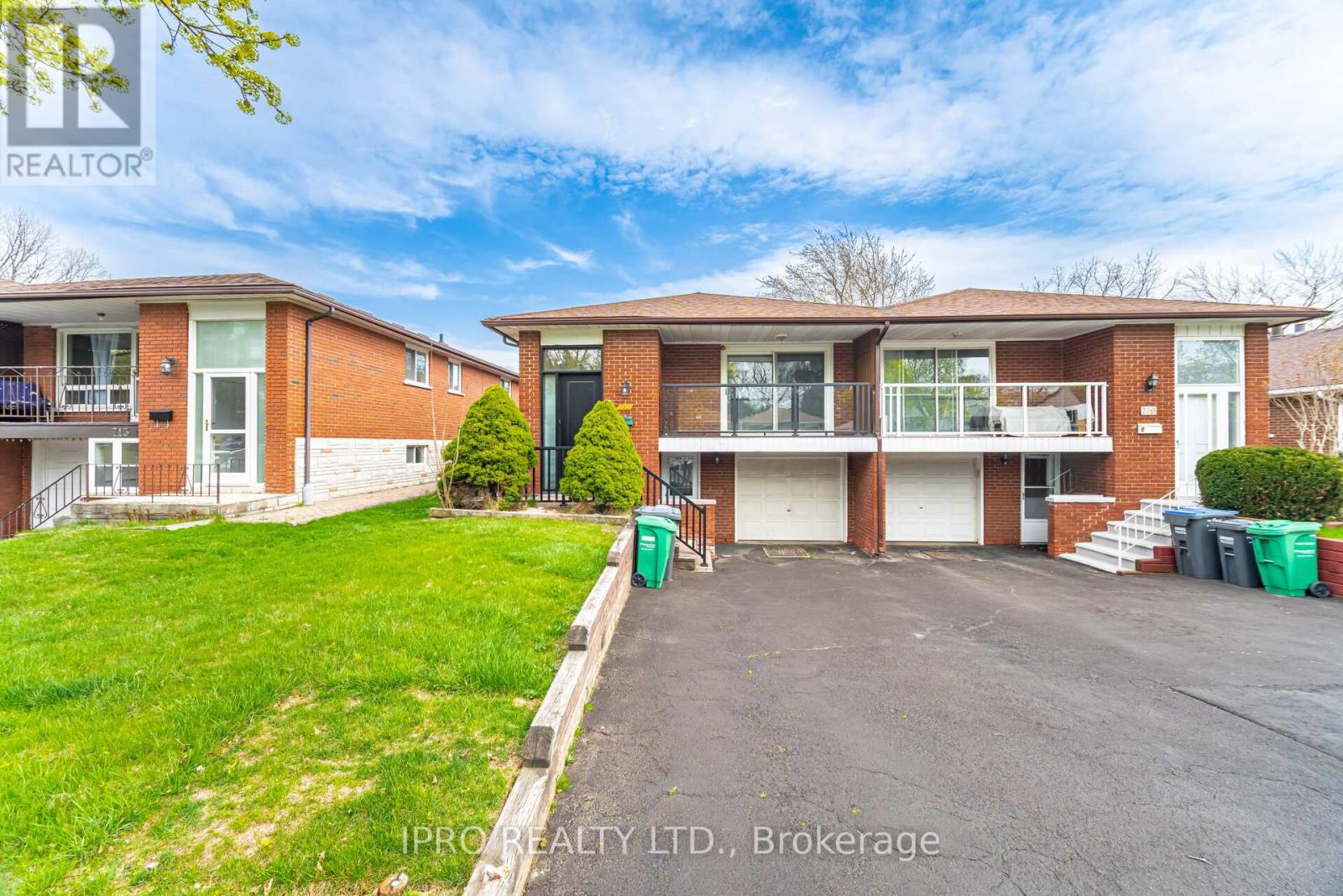 717 Green Meadow Crescent E, Mississauga, Ontario  L5A 2V3 - Photo 1 - W12184338