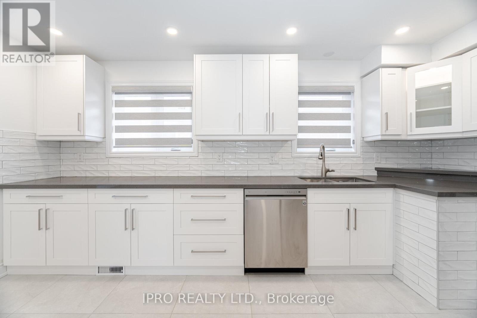 717 Green Meadow Crescent E, Mississauga, Ontario  L5A 2V3 - Photo 10 - W12184338