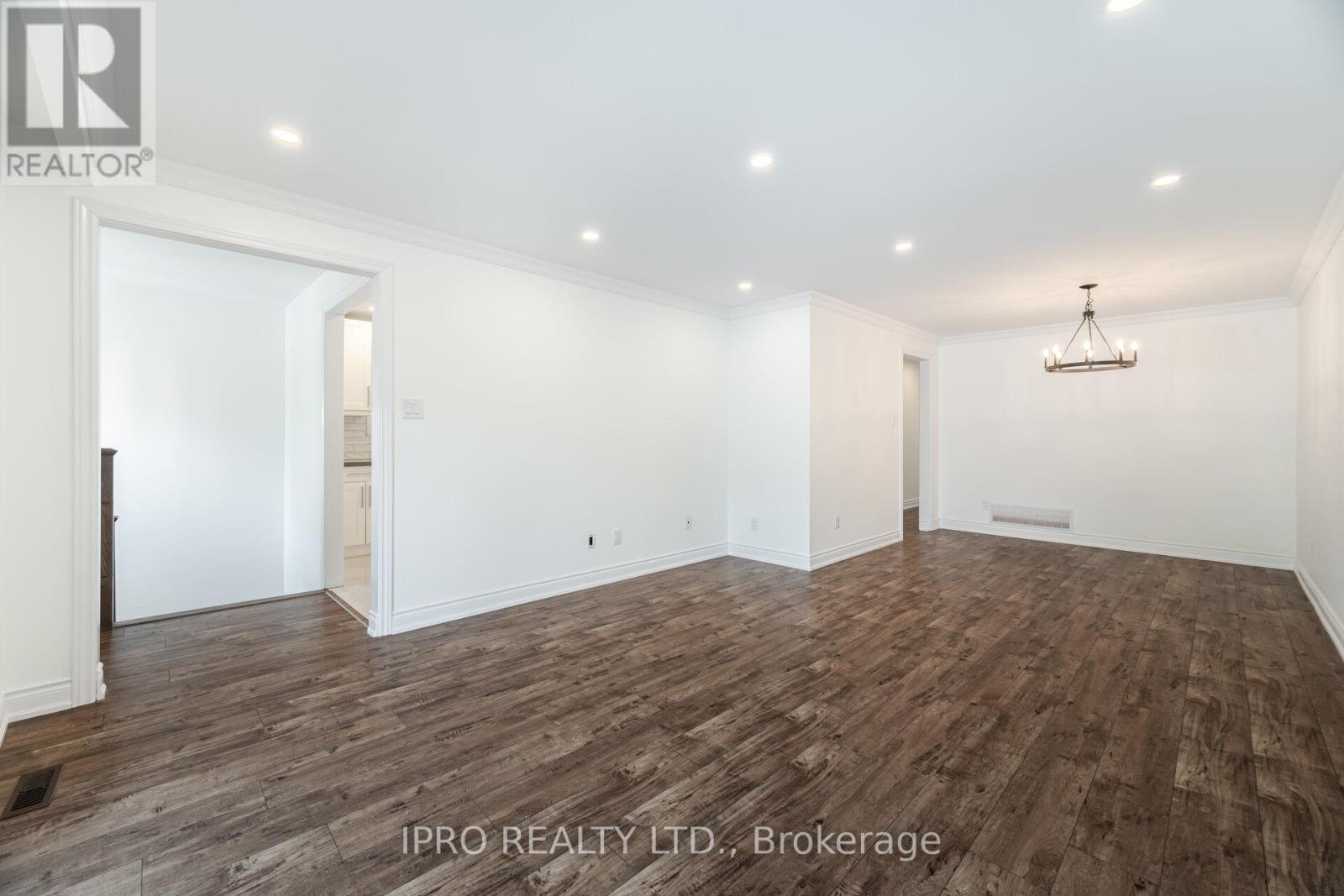 717 Green Meadow Crescent E, Mississauga, Ontario  L5A 2V3 - Photo 19 - W12184338