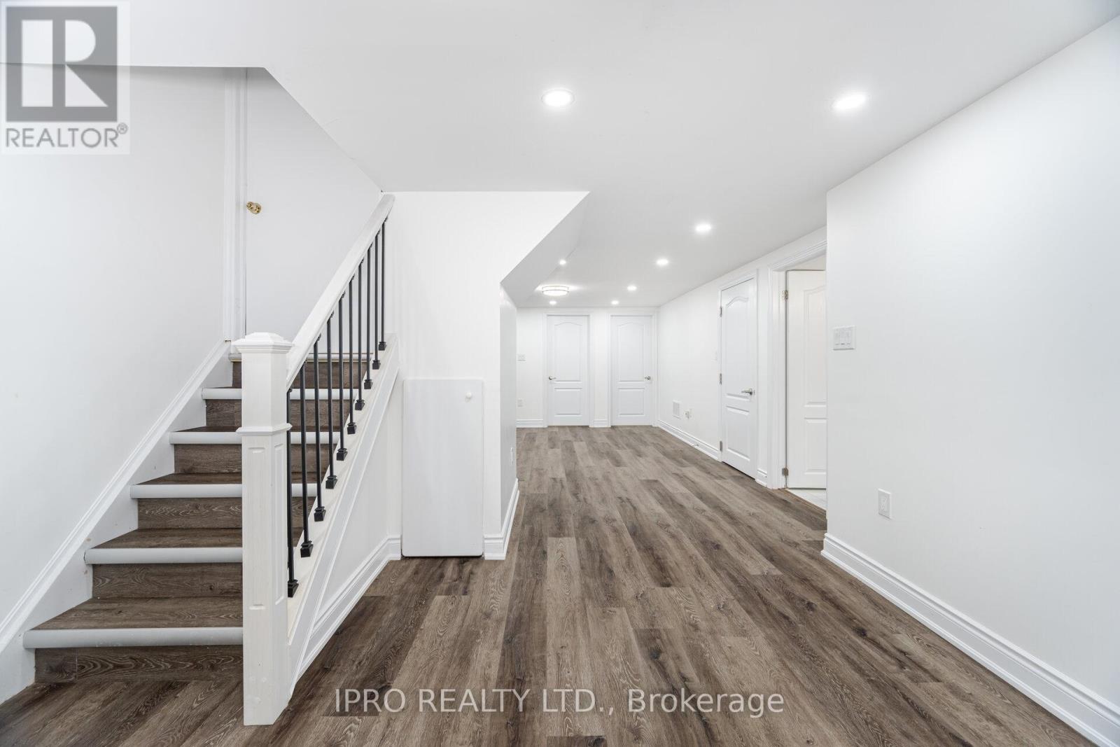 717 Green Meadow Crescent E, Mississauga, Ontario  L5A 2V3 - Photo 33 - W12184338