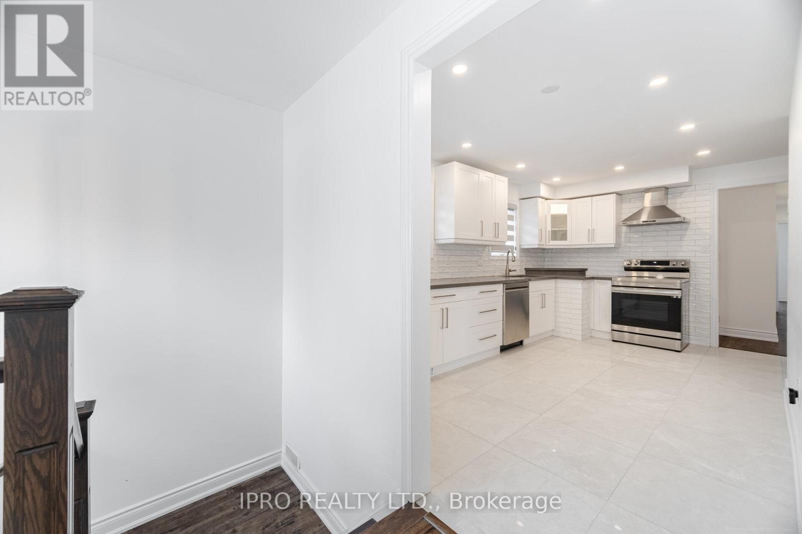 717 Green Meadow Crescent E, Mississauga, Ontario  L5A 2V3 - Photo 7 - W12184338