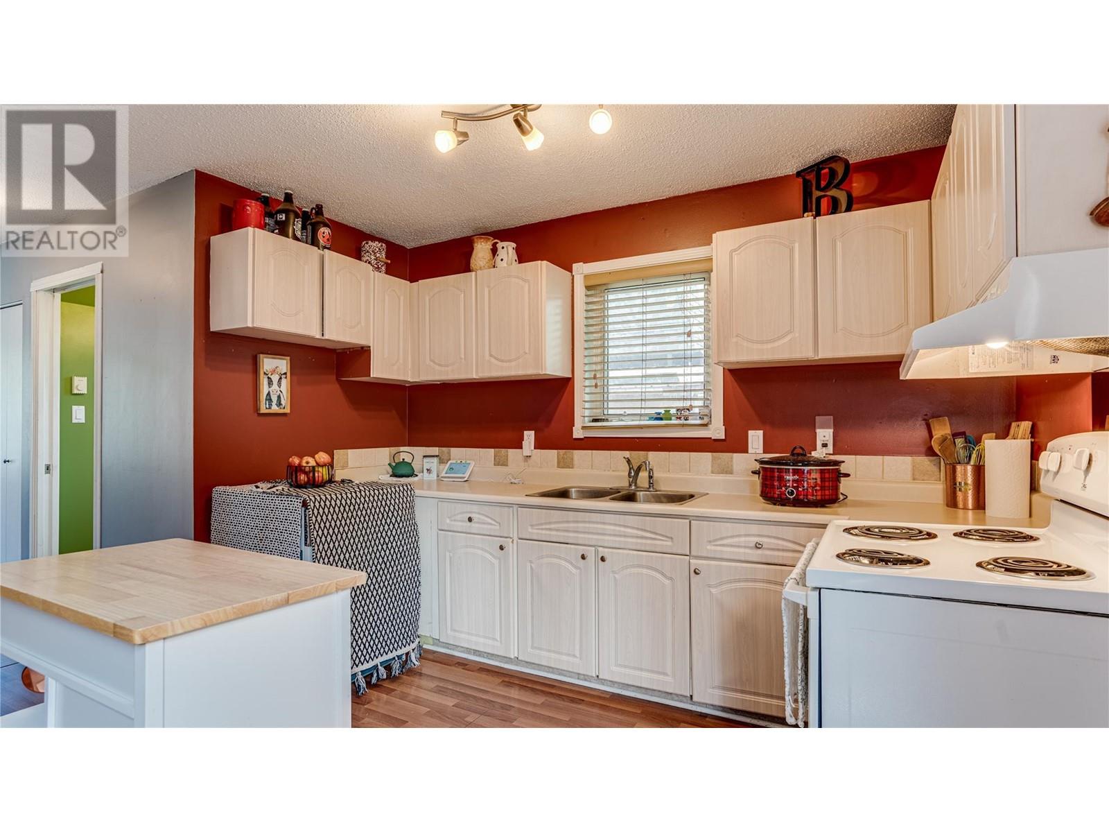 3319 Belaire Drive, Armstrong, British Columbia  V4Y 0K1 - Photo 10 - 10349480
