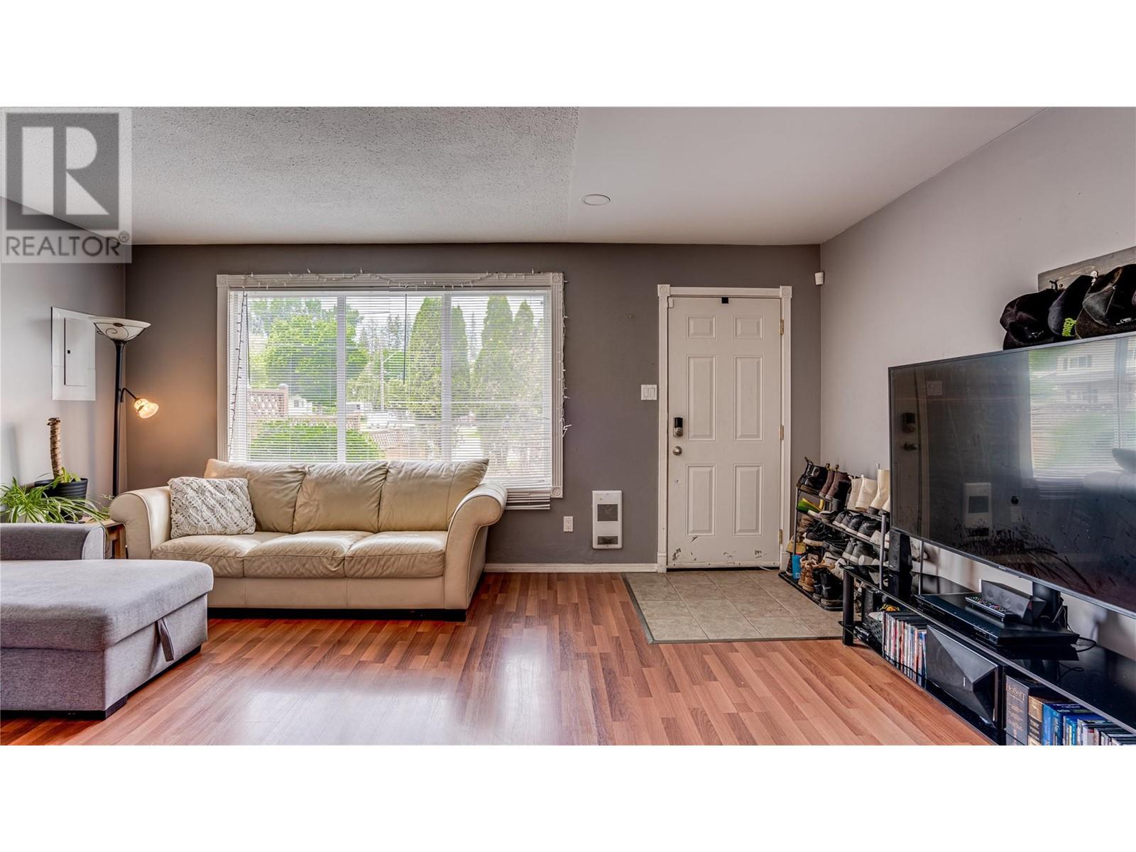 3319 Belaire Drive, Armstrong, British Columbia  V4Y 0K1 - Photo 6 - 10349480