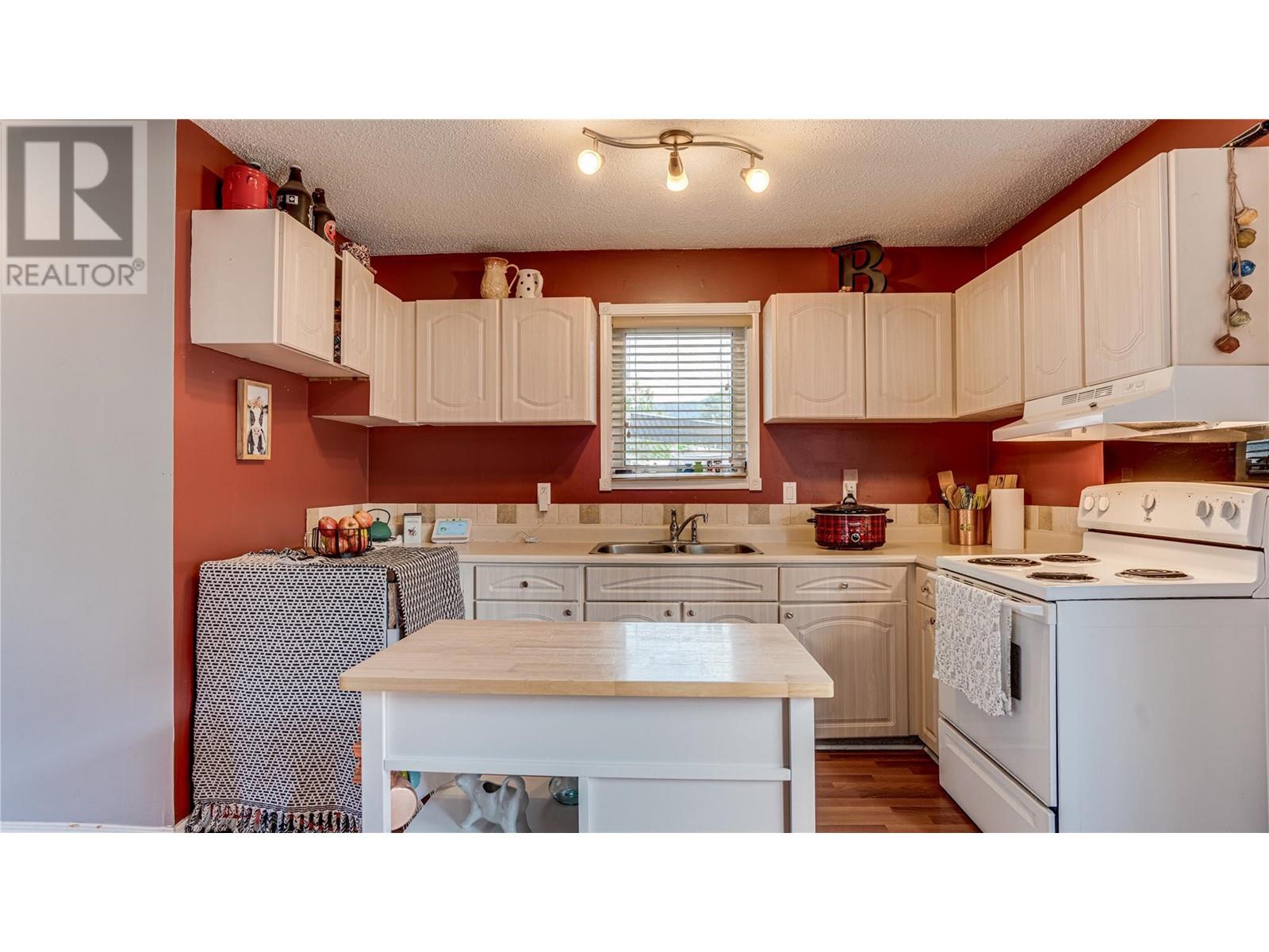 3319 Belaire Drive, Armstrong, British Columbia  V4Y 0K1 - Photo 9 - 10349480
