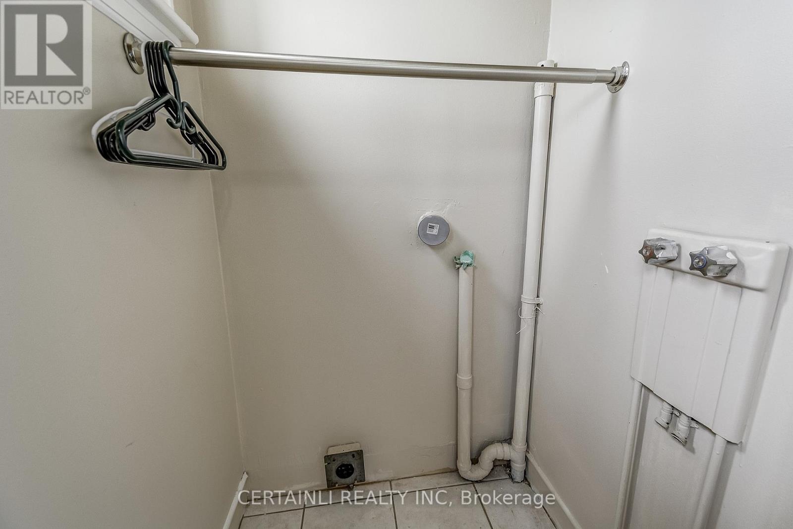 355 East 21st Street, Hamilton, Ontario  L8V 2V1 - Photo 13 - X12184404
