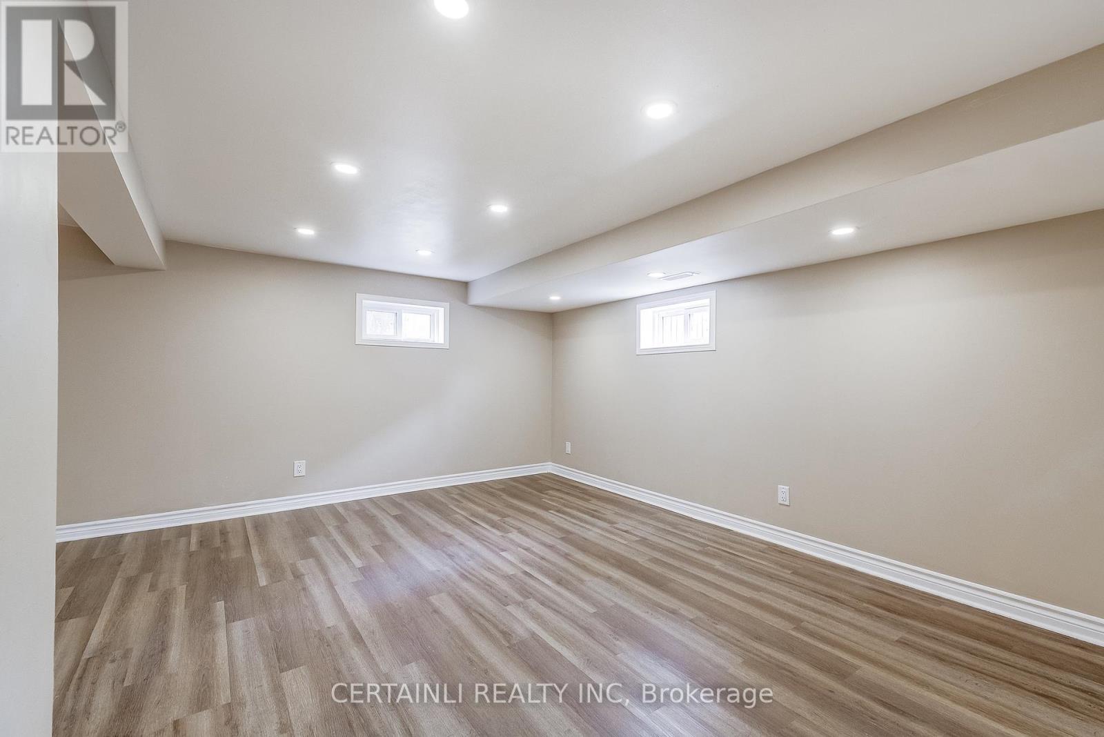 355 East 21st Street, Hamilton, Ontario  L8V 2V1 - Photo 19 - X12184404