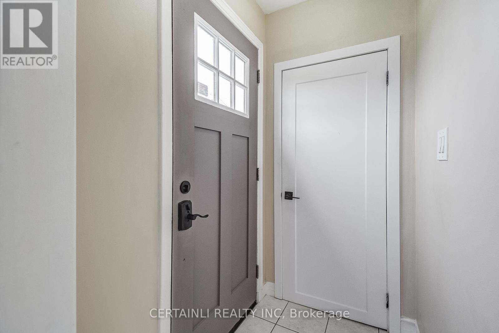 355 East 21st Street, Hamilton, Ontario  L8V 2V1 - Photo 4 - X12184404