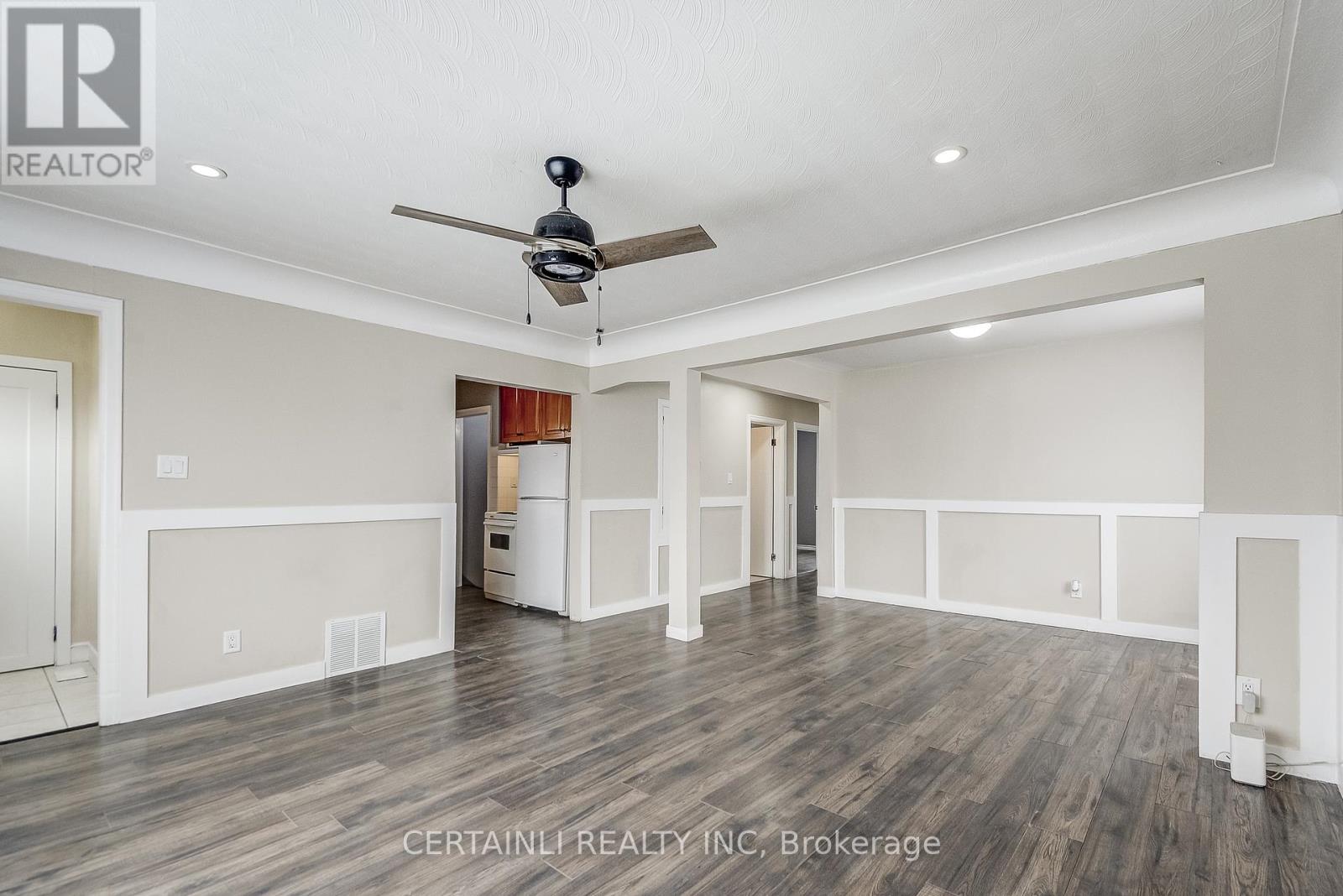 355 East 21st Street, Hamilton, Ontario  L8V 2V1 - Photo 6 - X12184404