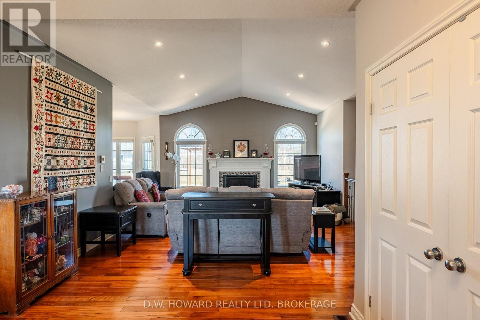 13853 Montrose Road, Niagara Falls, Ontario  L3B 5N1 - Photo 4 - X12019665