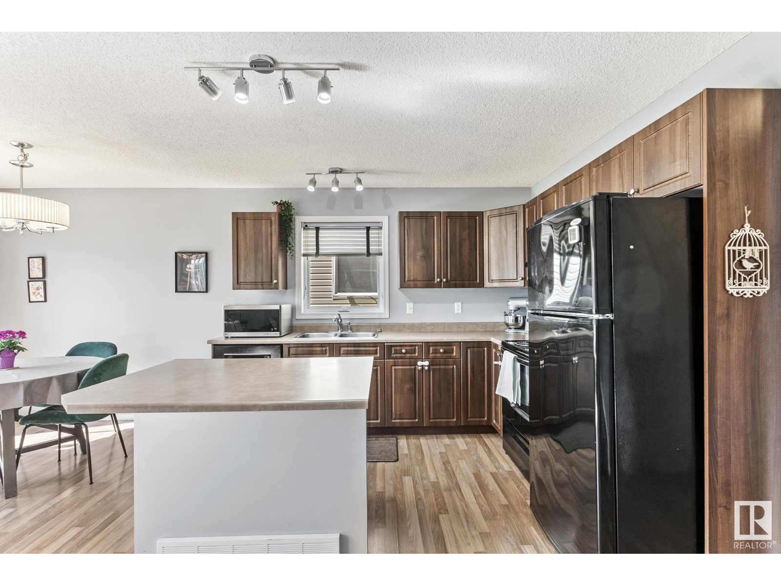 Property at 1649 MELROSE PL SW image 4