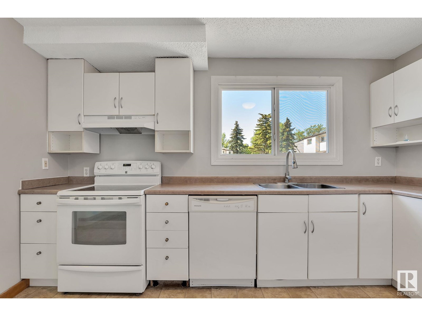 723 Clareview Rd Nw, Edmonton, Alberta  T5A 3S6 - Photo 7 - E4439421