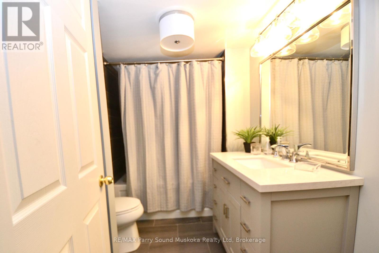 205 - 1071 Queens Avenue E, Oakville (Cp College Park), Ontario  L6H 2R5 - Photo 8 - W12184431