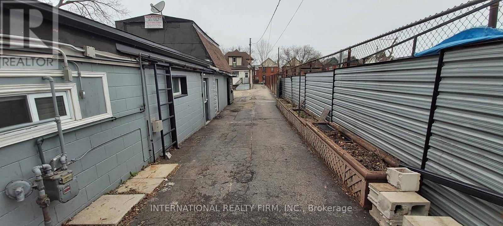 366 Cumberland Avenue, Hamilton (Blakeley), Ontario  L8M 2A2 - Photo 13 - X12184280