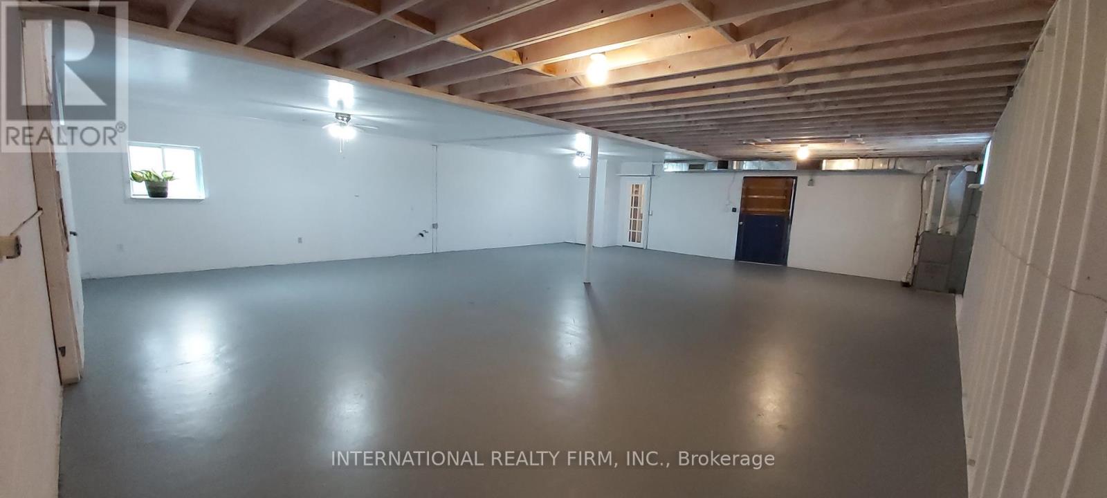 366 Cumberland Avenue, Hamilton (Blakeley), Ontario  L8M 2A2 - Photo 3 - X12184280