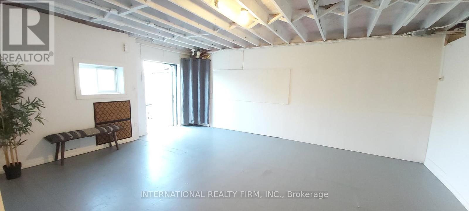 366 Cumberland Avenue, Hamilton (Blakeley), Ontario  L8M 2A2 - Photo 4 - X12184280