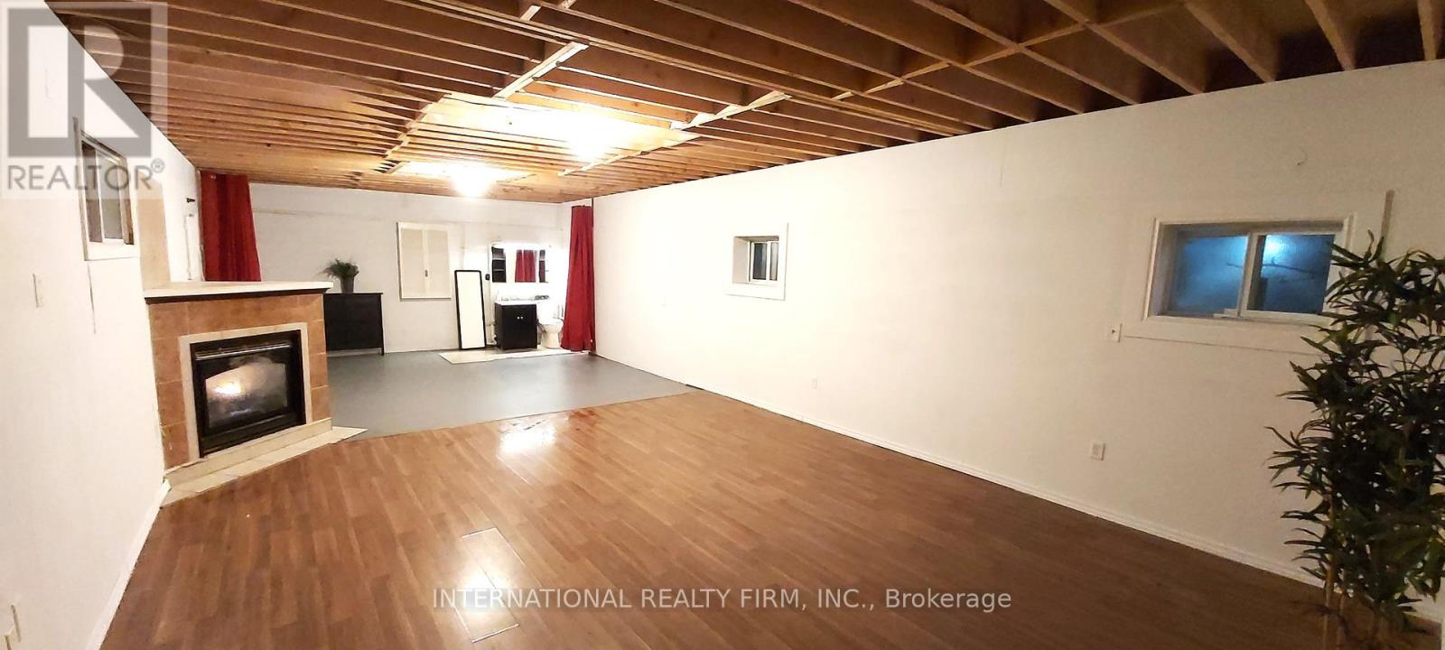 366 Cumberland Avenue, Hamilton (Blakeley), Ontario  L8M 2A2 - Photo 5 - X12184280