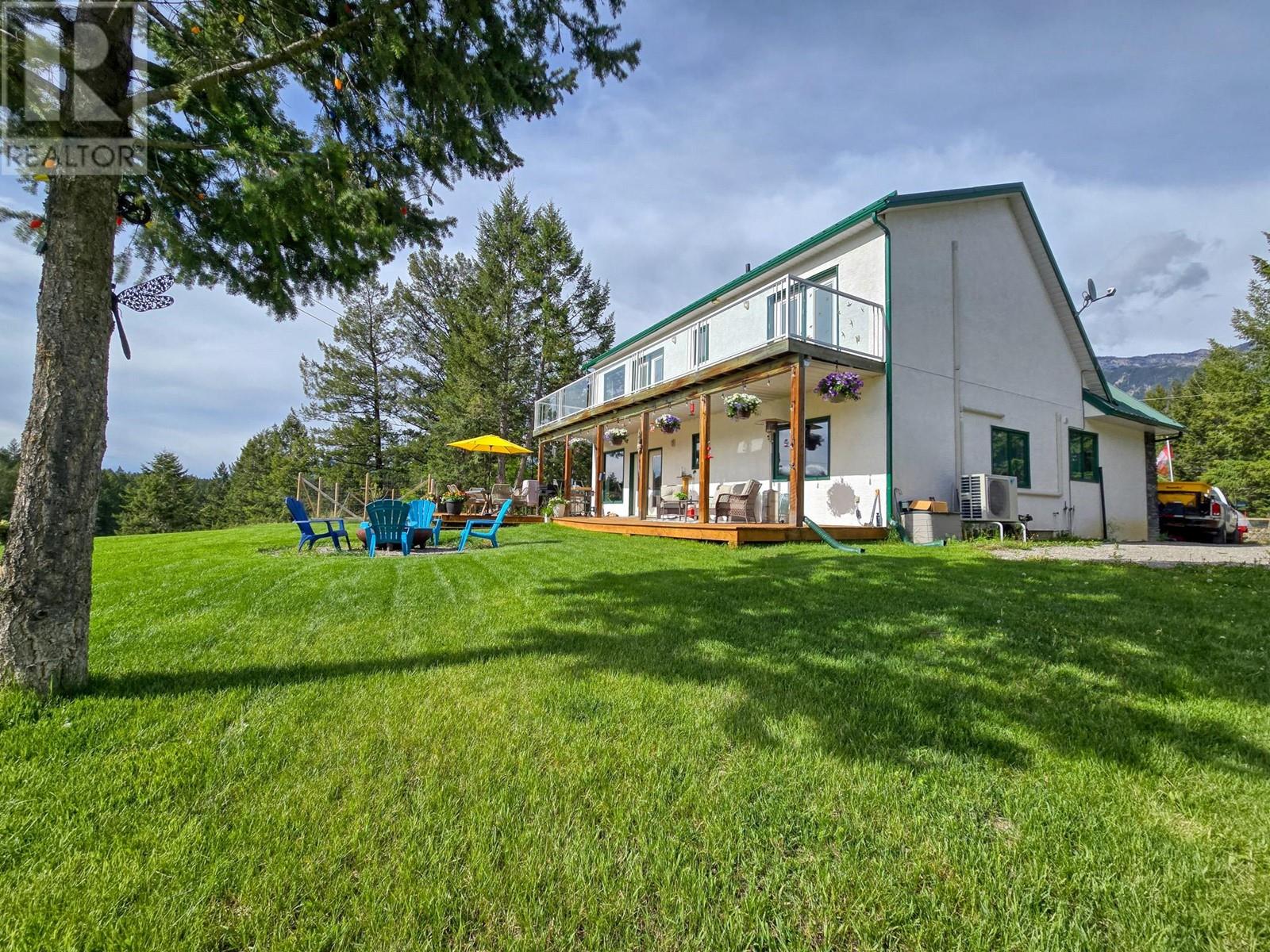 4778 CRESCENTWOOD Drive, Edgewater, BC V0A1E0