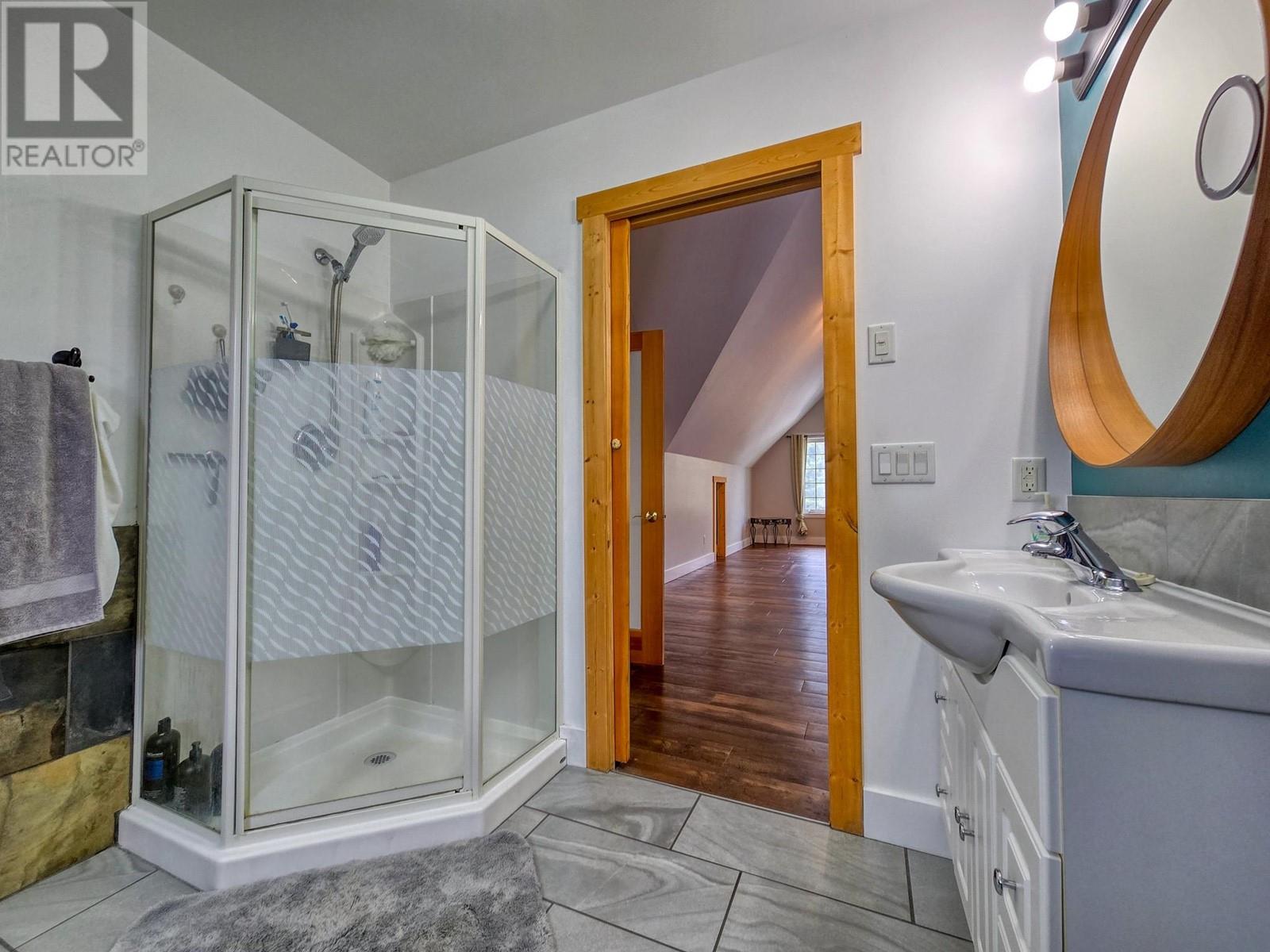 4778 CRESCENTWOOD Drive, Edgewater, BC V0A1E0
