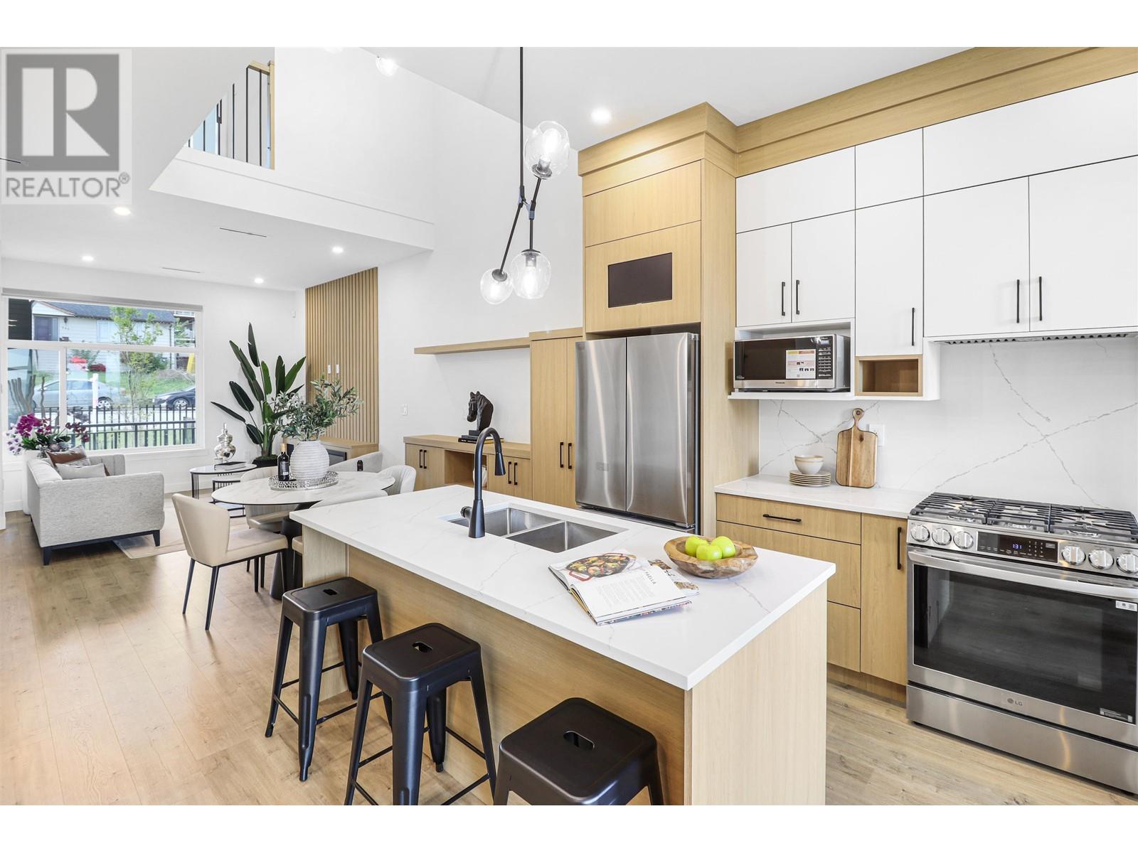 102 952 EDGAR AVENUE, coquitlam, British Columbia
