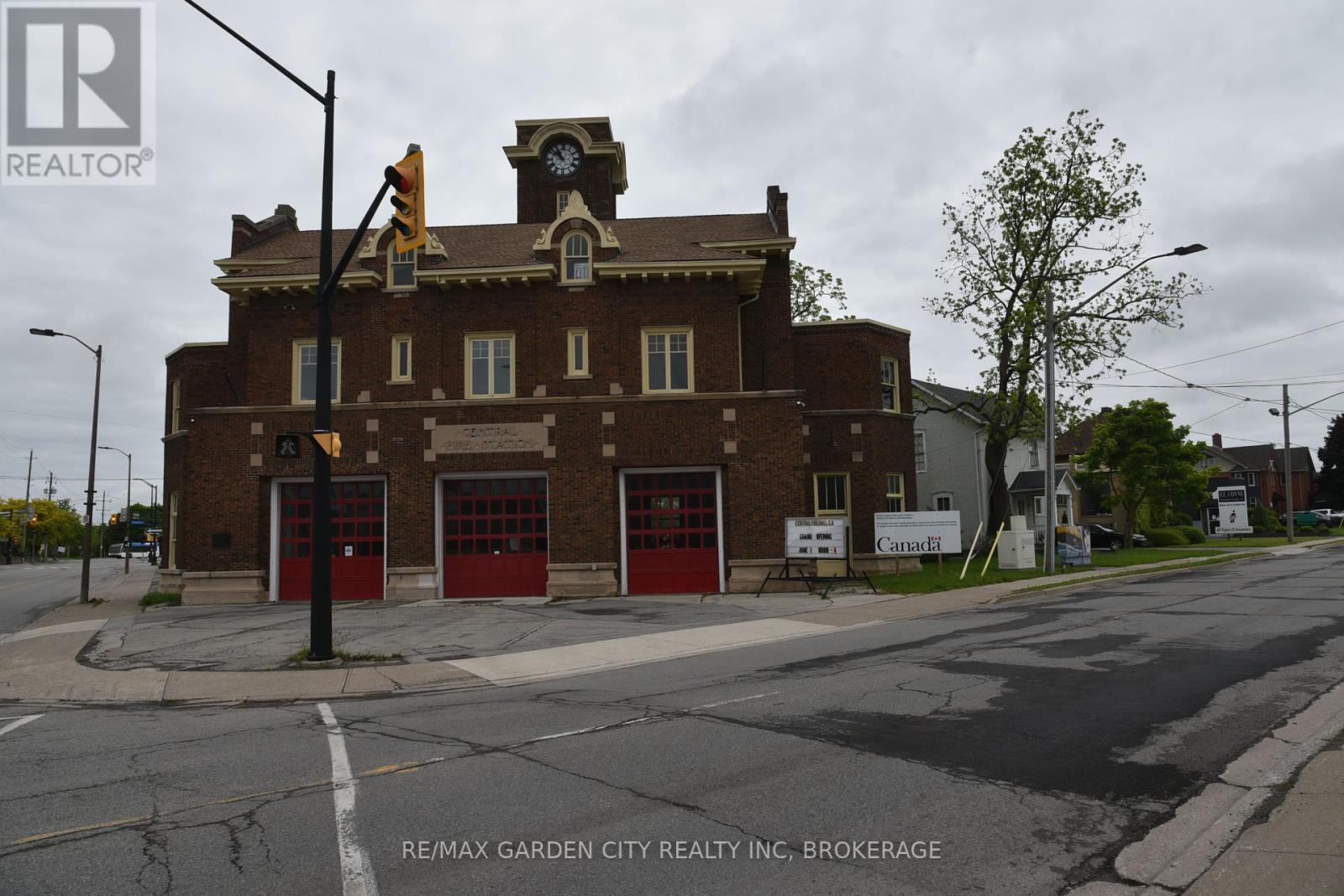 156 Division Street, Welland, Ontario  L3B 4A2 - Photo 4 - X12184411