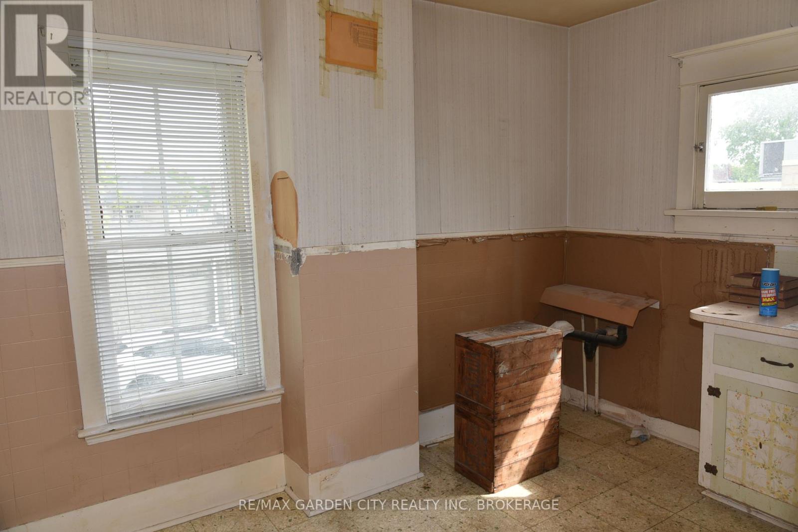 156 Division Street, Welland, Ontario  L3B 4A2 - Photo 46 - X12184411