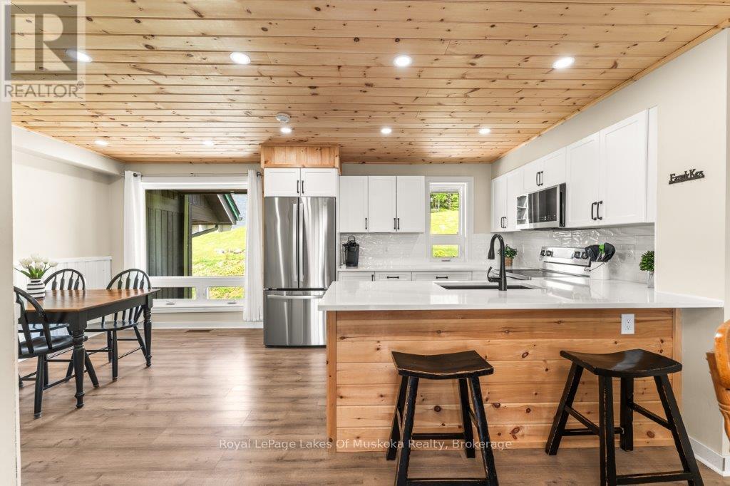 30 Turner Drive, Huntsville, Ontario  P1H 1A8 - Photo 18 - X12184424