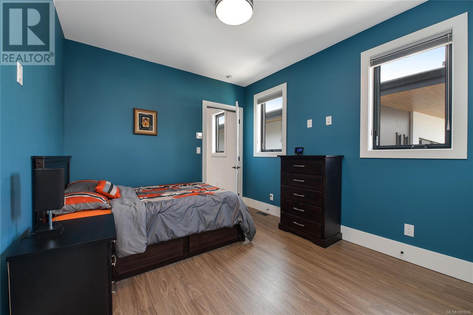 Property at 2025 Pinehurst Terr image 1