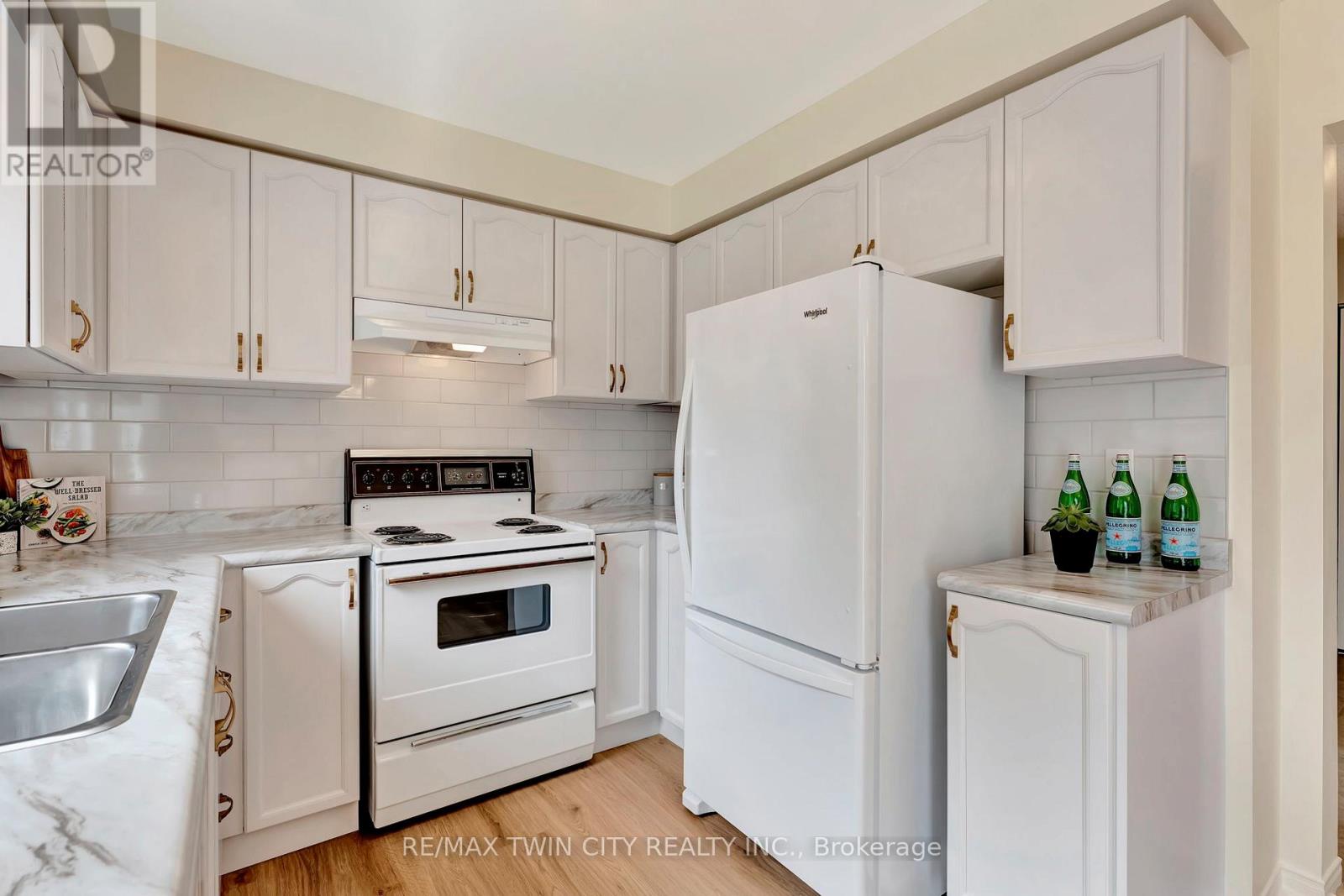14 Broom Street, North Dumfries, Ontario  N0B 1E0 - Photo 7 - X12087020