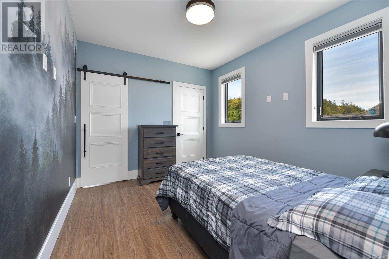 Property at 2025 Pinehurst Terr image 2