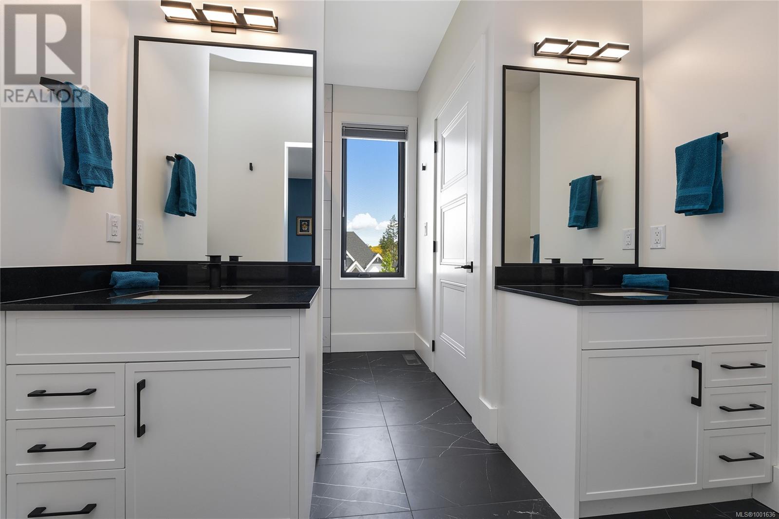 Property at 2025 Pinehurst Terr image 3