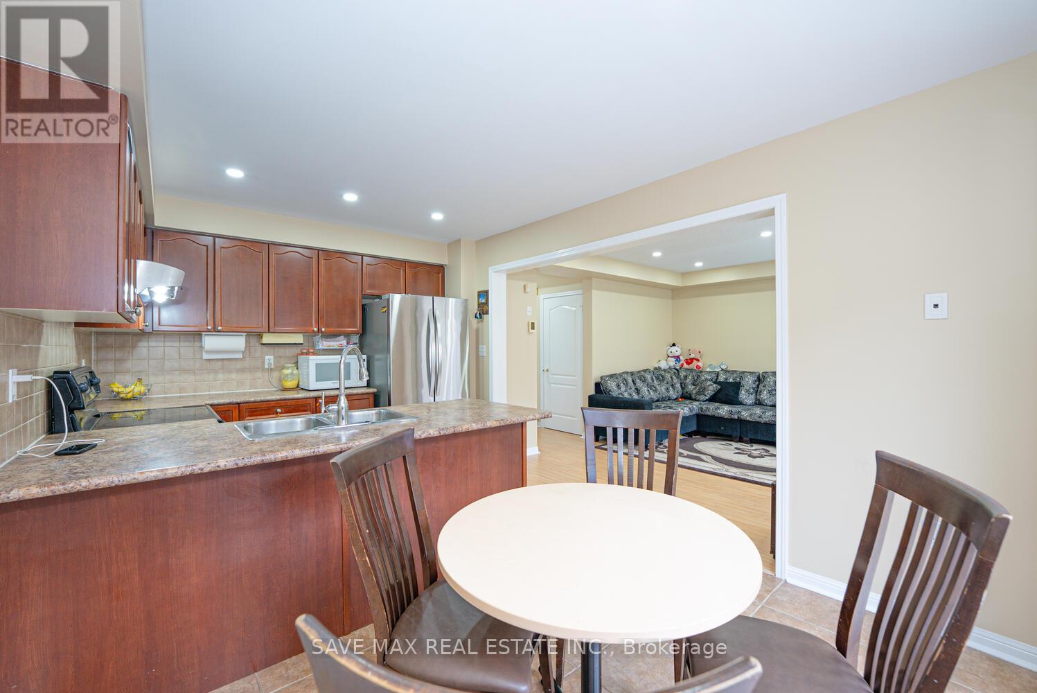 114 Decker Hollow Circle, Brampton, Ontario  L6X 0L5 - Photo 21 - W12168580