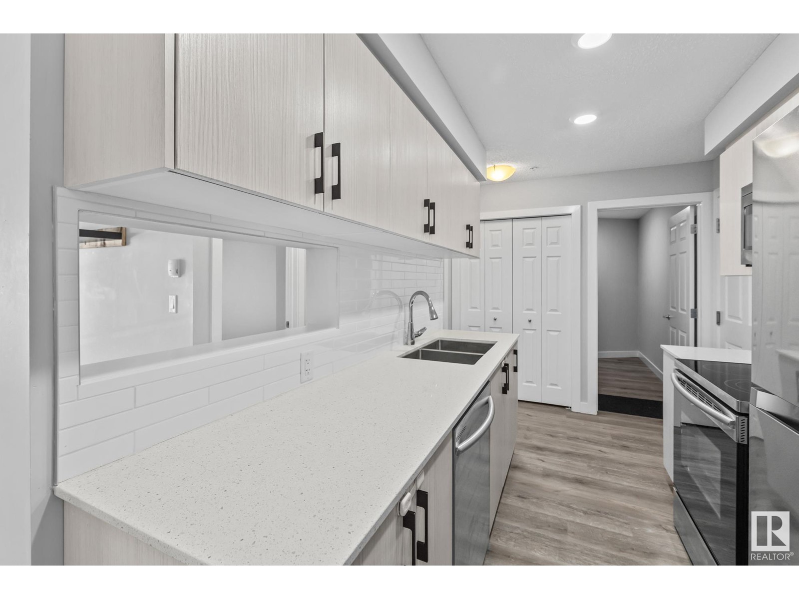 #320 11511 27 Av Nw Nw, Edmonton, Alberta  T6J 7J8 - Photo 3 - E4439396