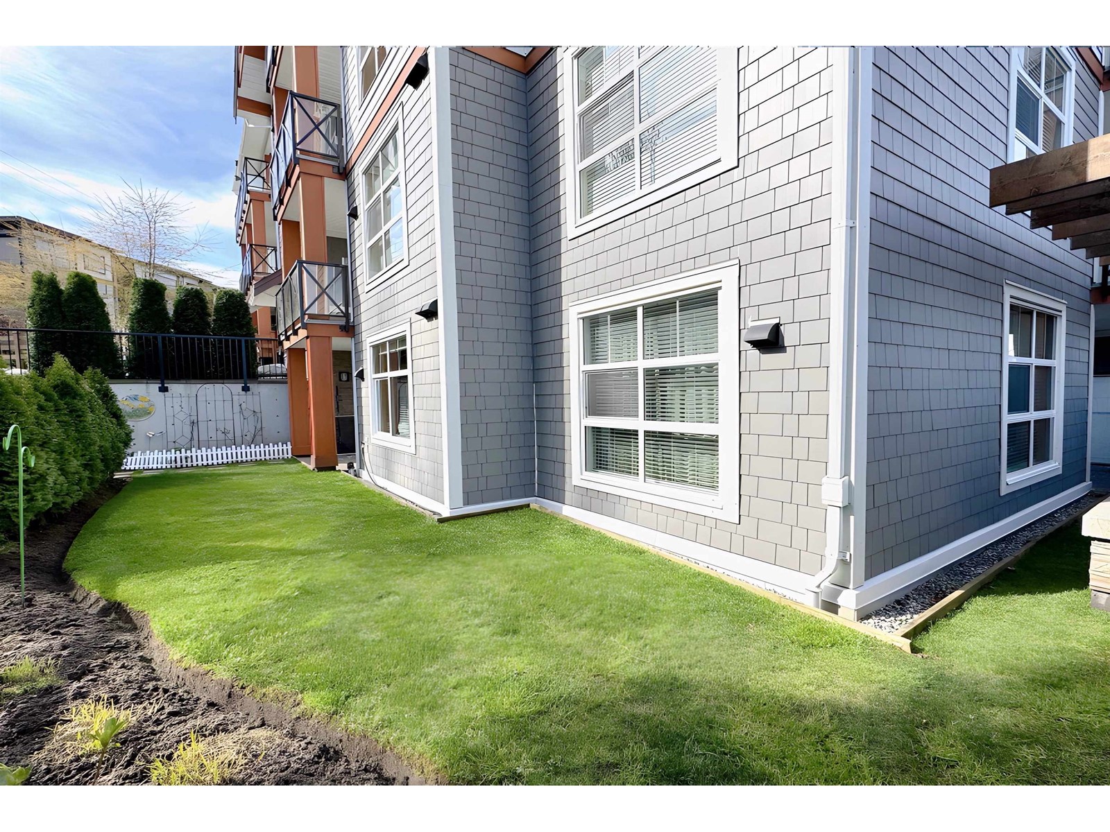 101 14605 Mcdougall Drive, Surrey, British Columbia  V4P 0G7 - Photo 2 - R3008602