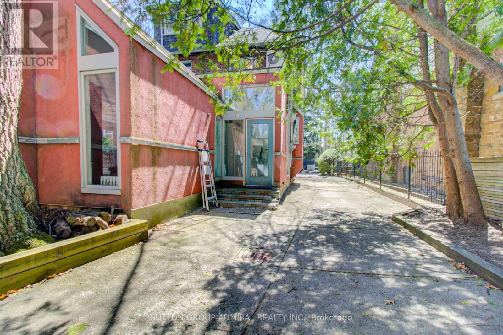 72 Baby Point Road, Toronto, Ontario  M6S 2G3 - Photo 37 - W12106083