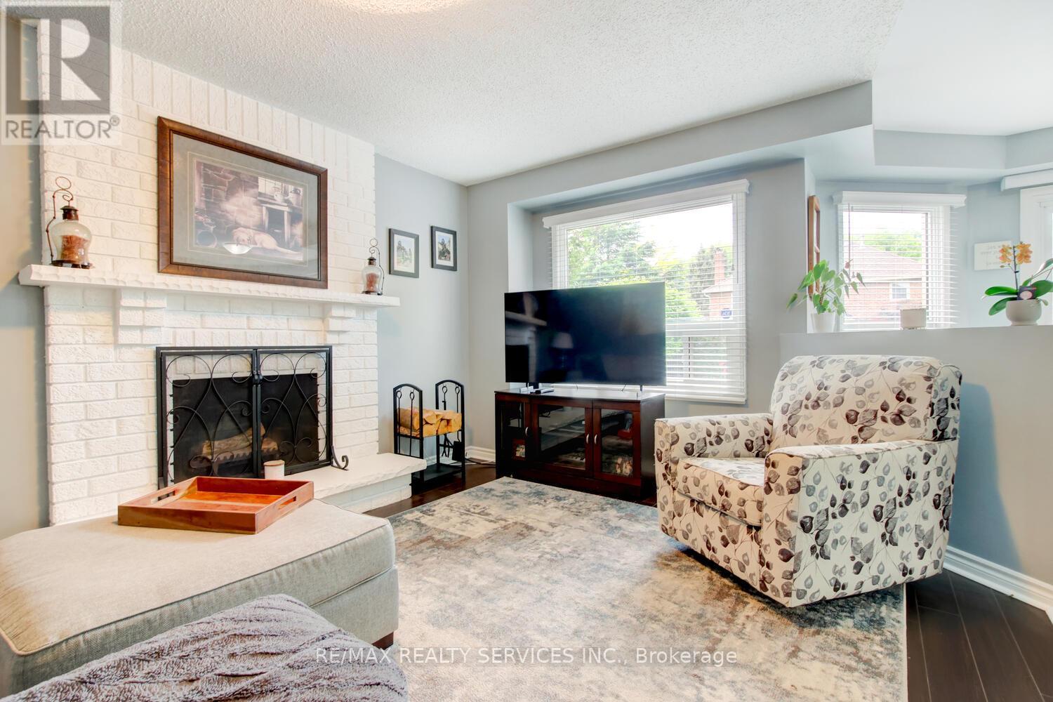 119 Kenpark Avenue, Brampton (Snelgrove), Ontario  L6Z 3J9 - Photo 17 - W12183605