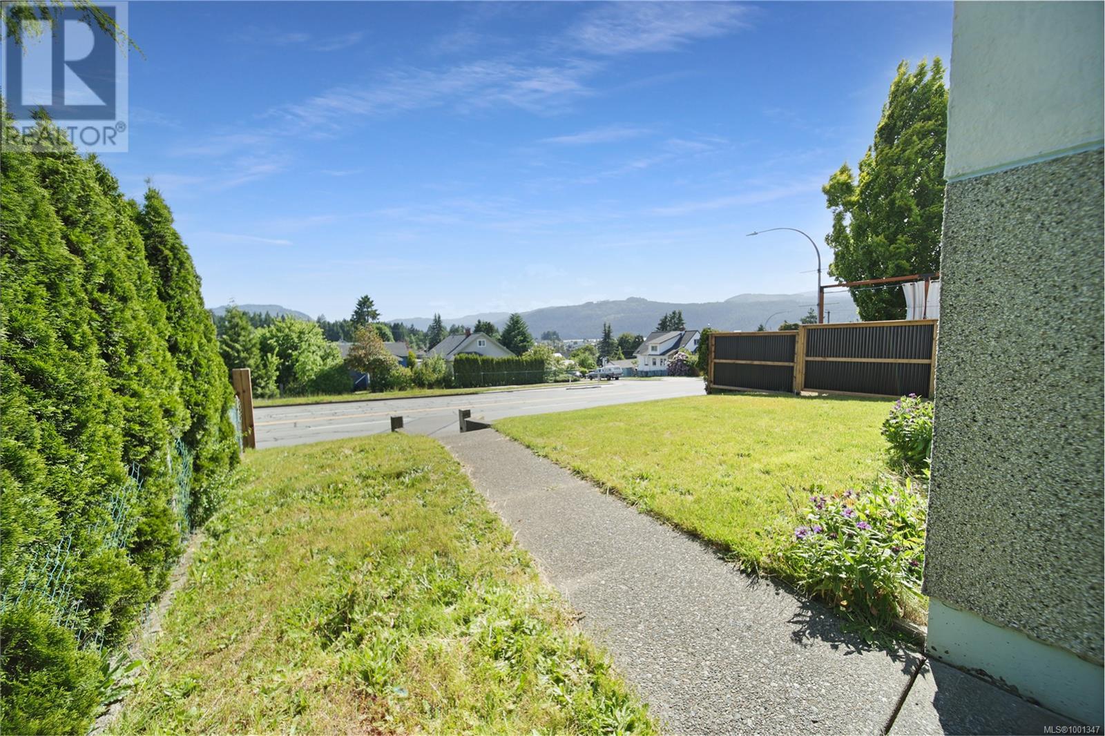 Property at 4571 Redford St image 2