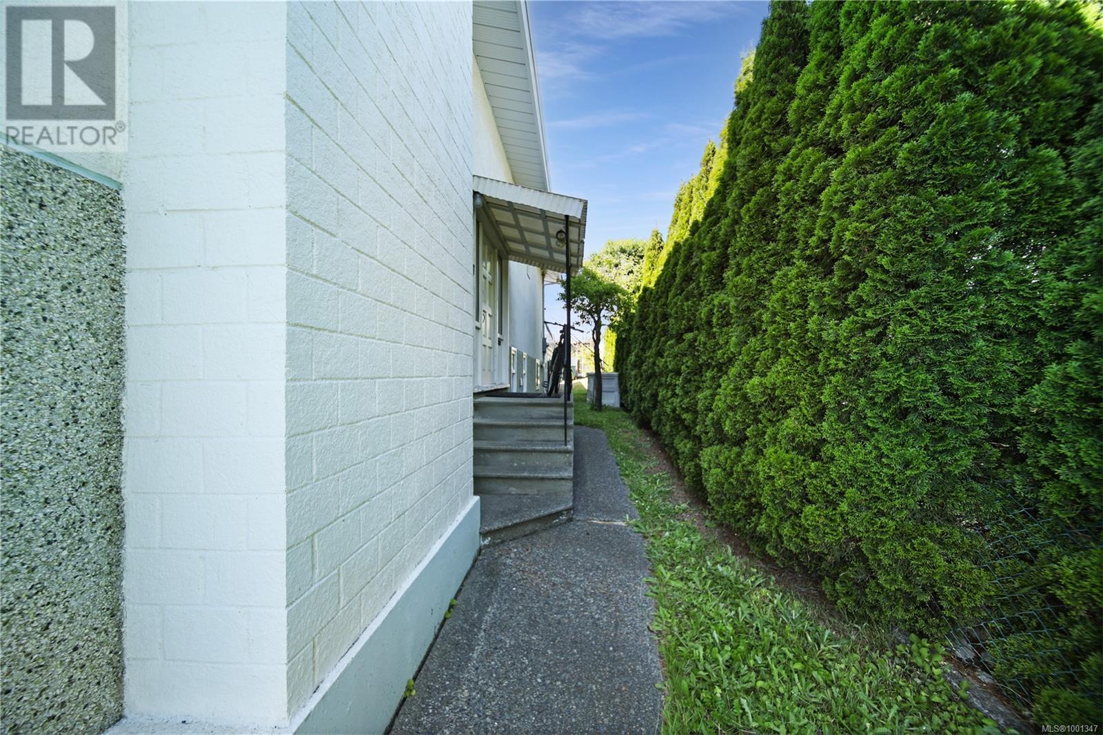 Property at 4571 Redford St image 4