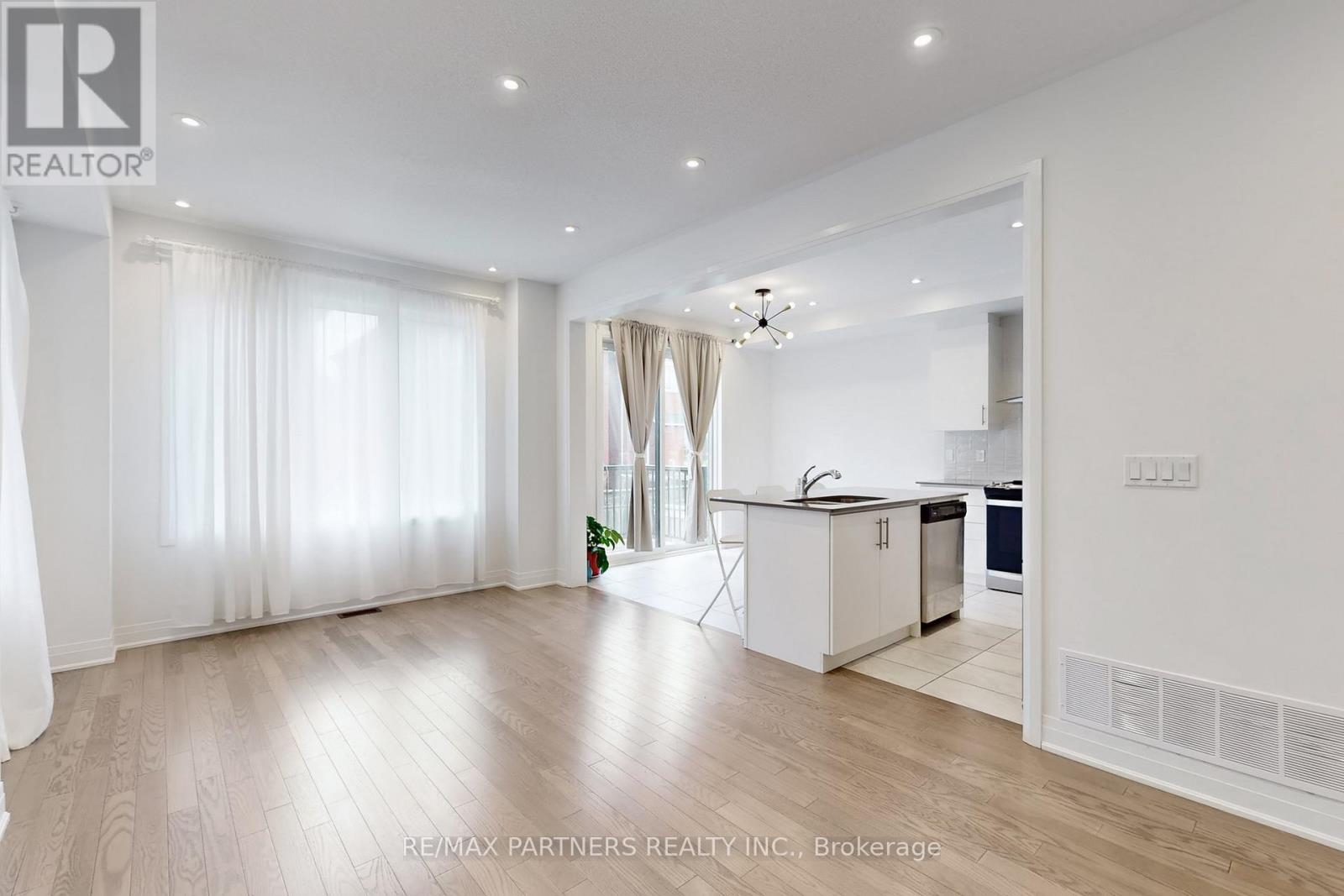 14 Arthur White Lane, Markham, Ontario  L6E 0W2 - Photo 2 - N12182750