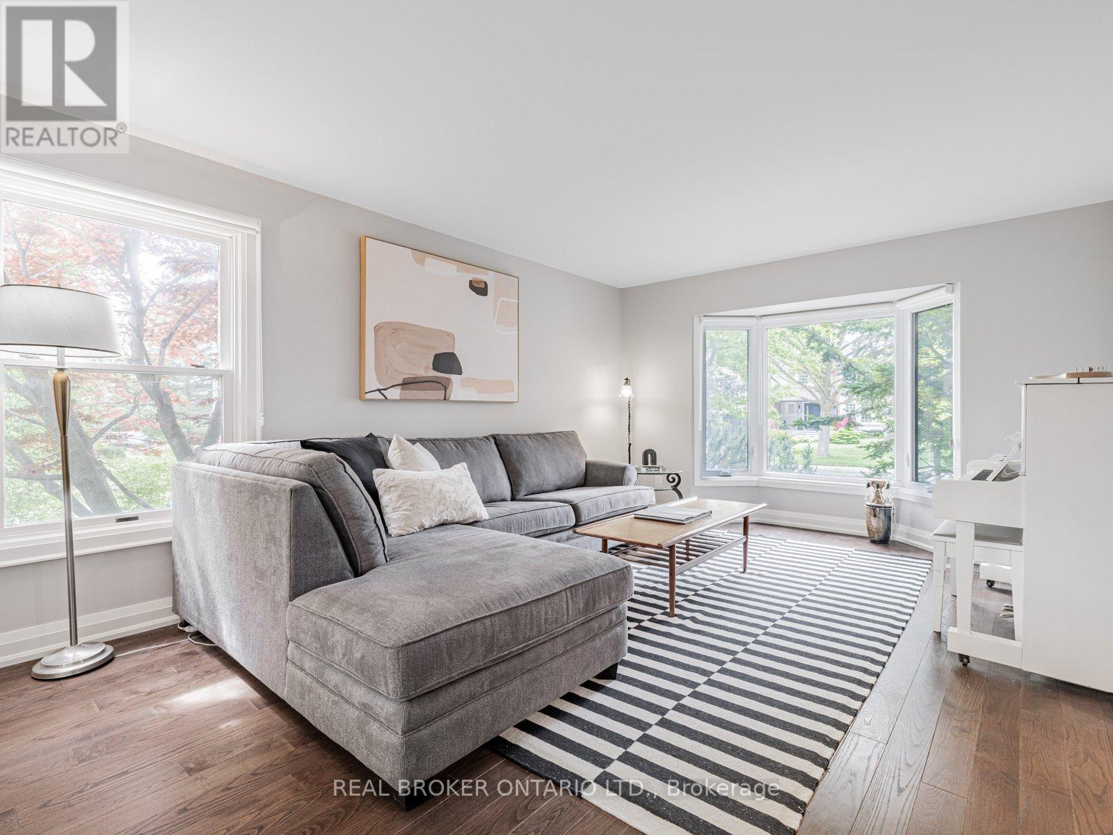 66 Harmony Hill Crescent, Richmond Hill, Ontario  L4C 8Z3 - Photo 7 - N12175037